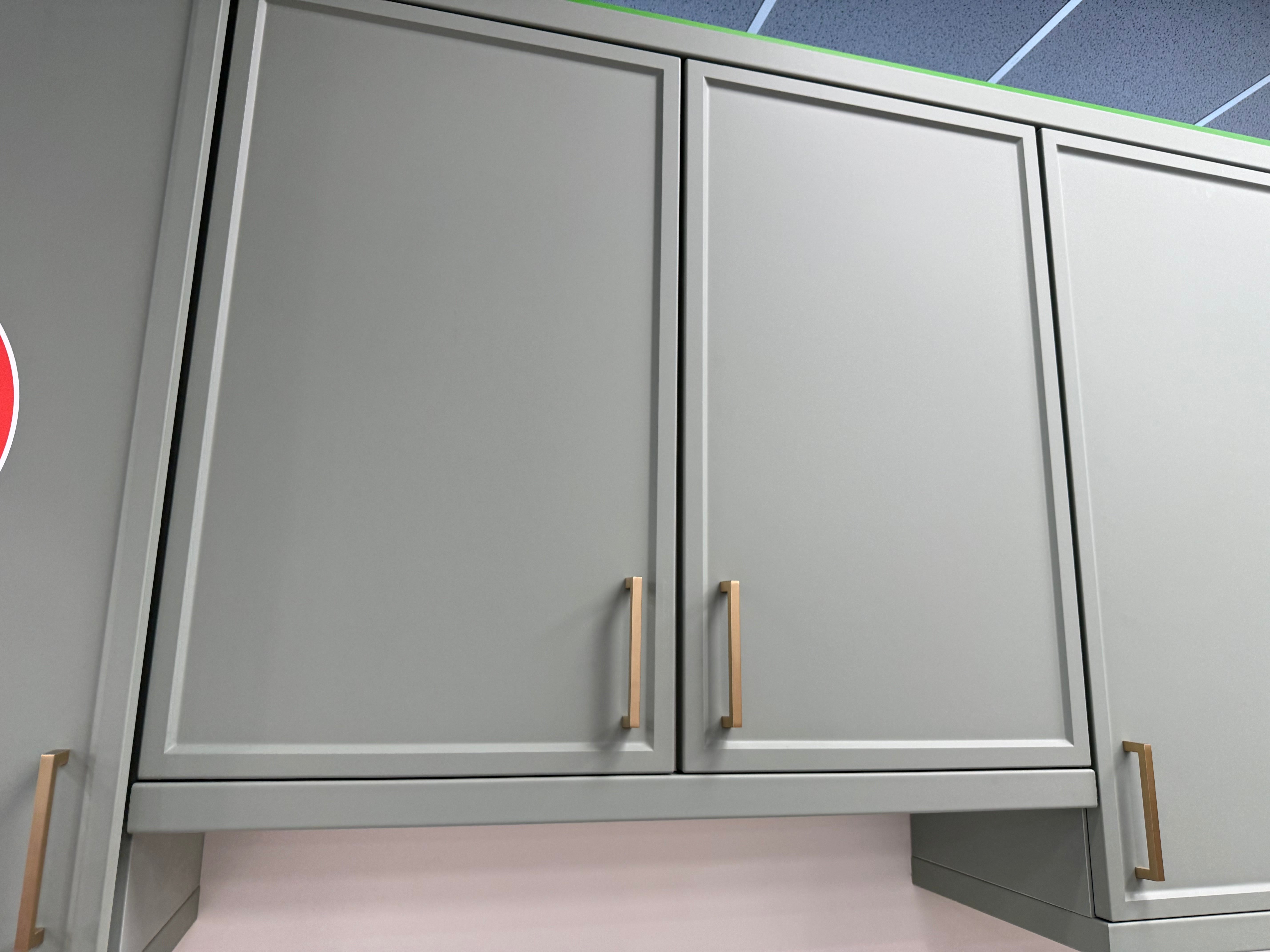 Wren Infinity Shaker Super Slim Juratek Matte Moss Green Kitchen Wall