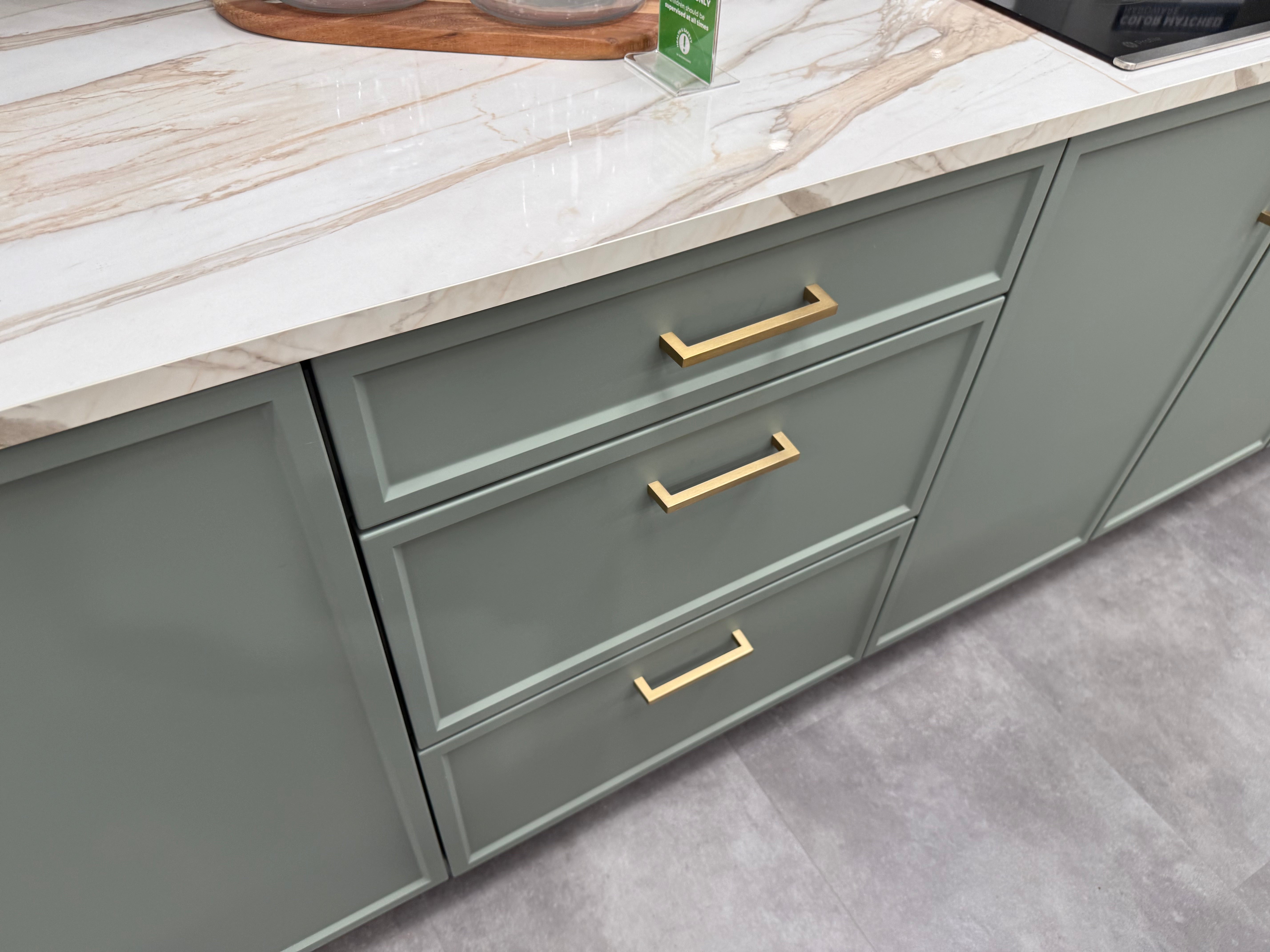 Wren Infinity Shaker Super Slim Juratek Matte Moss Green Kitchen Wall