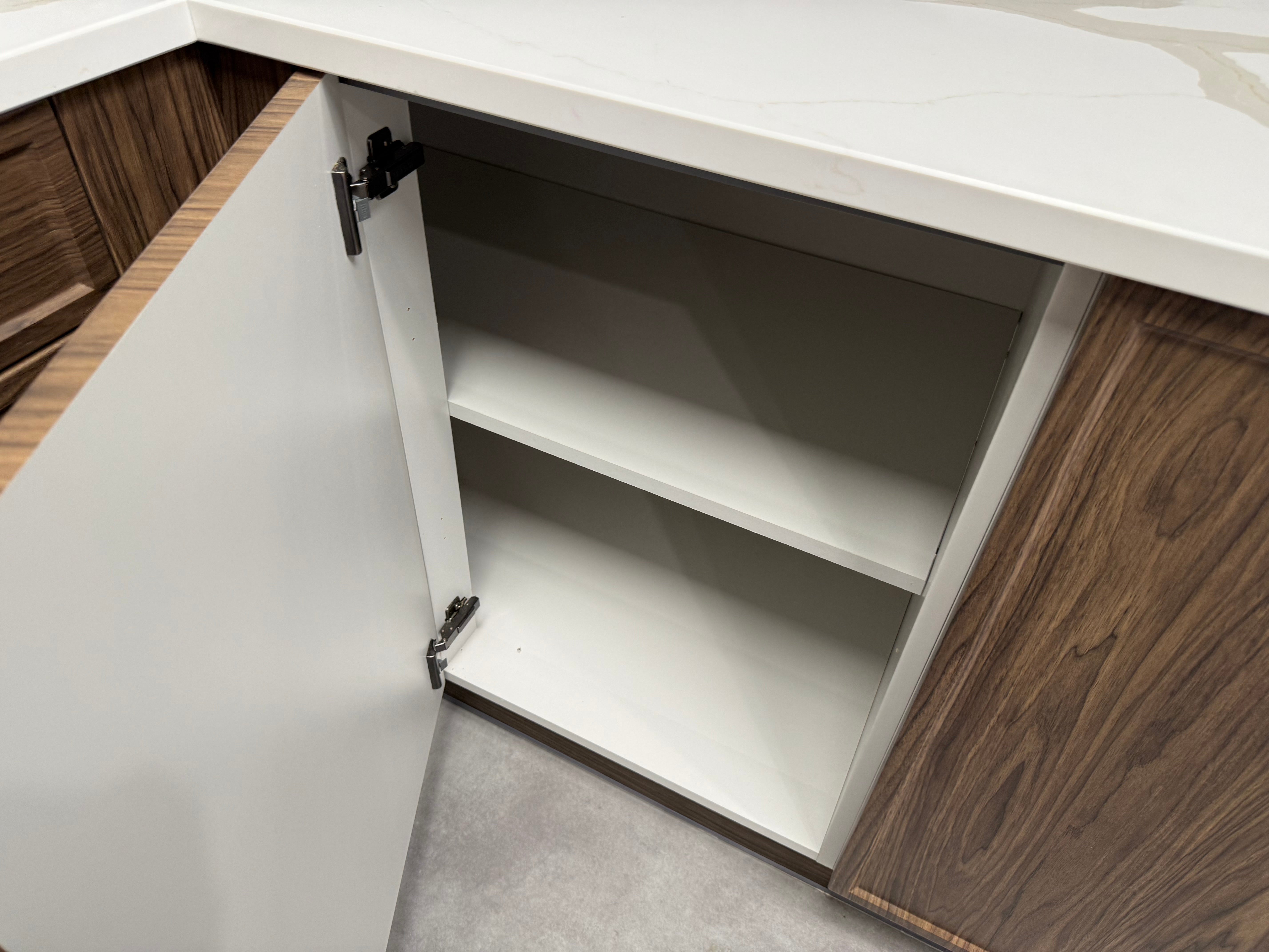 Wren Shaker Super Slim Juratek Sierra Walnut Grain and Nero Matte Kitchen