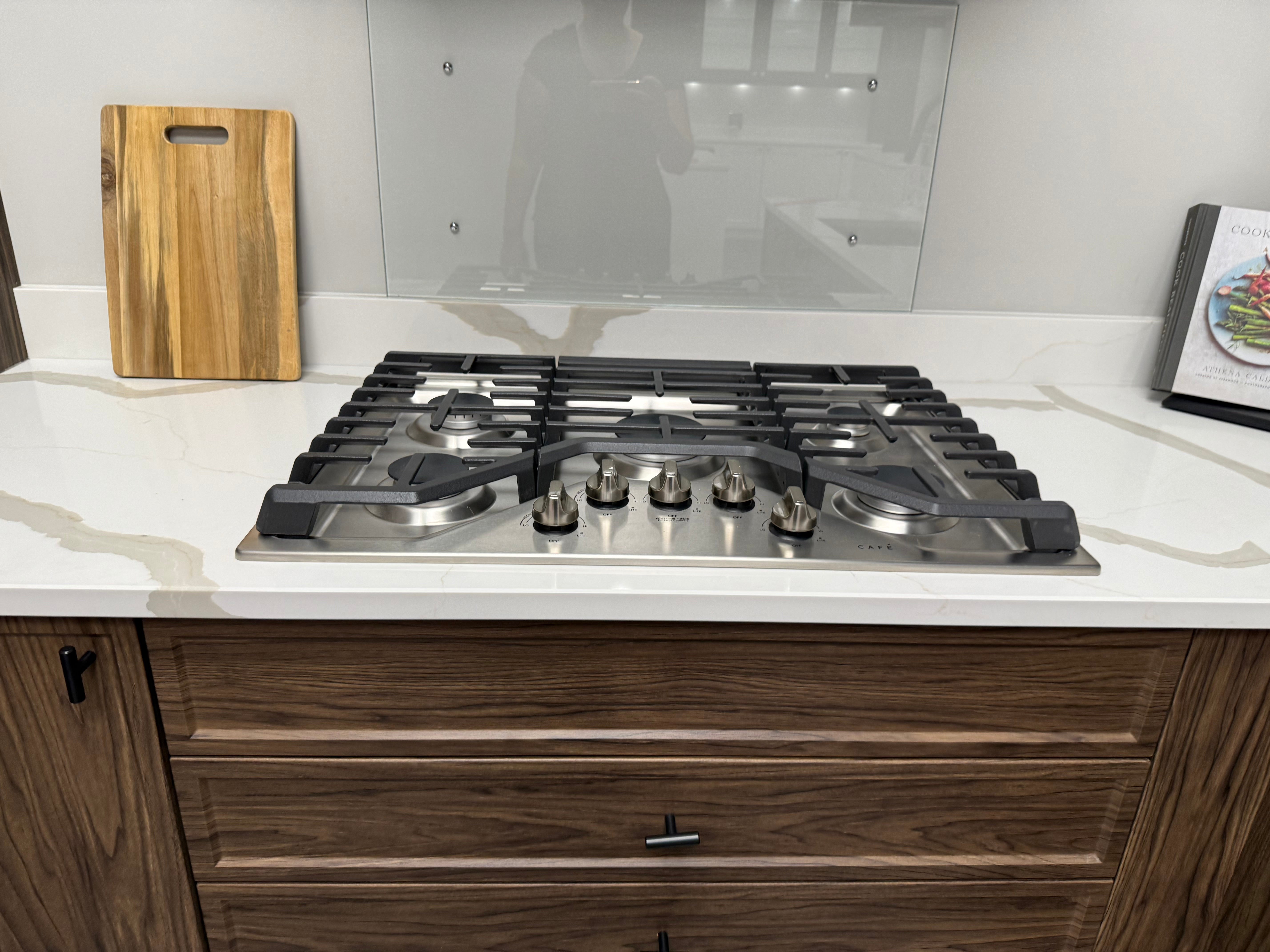 Wren Shaker Super Slim Juratek Sierra Walnut Grain and Nero Matte Kitchen