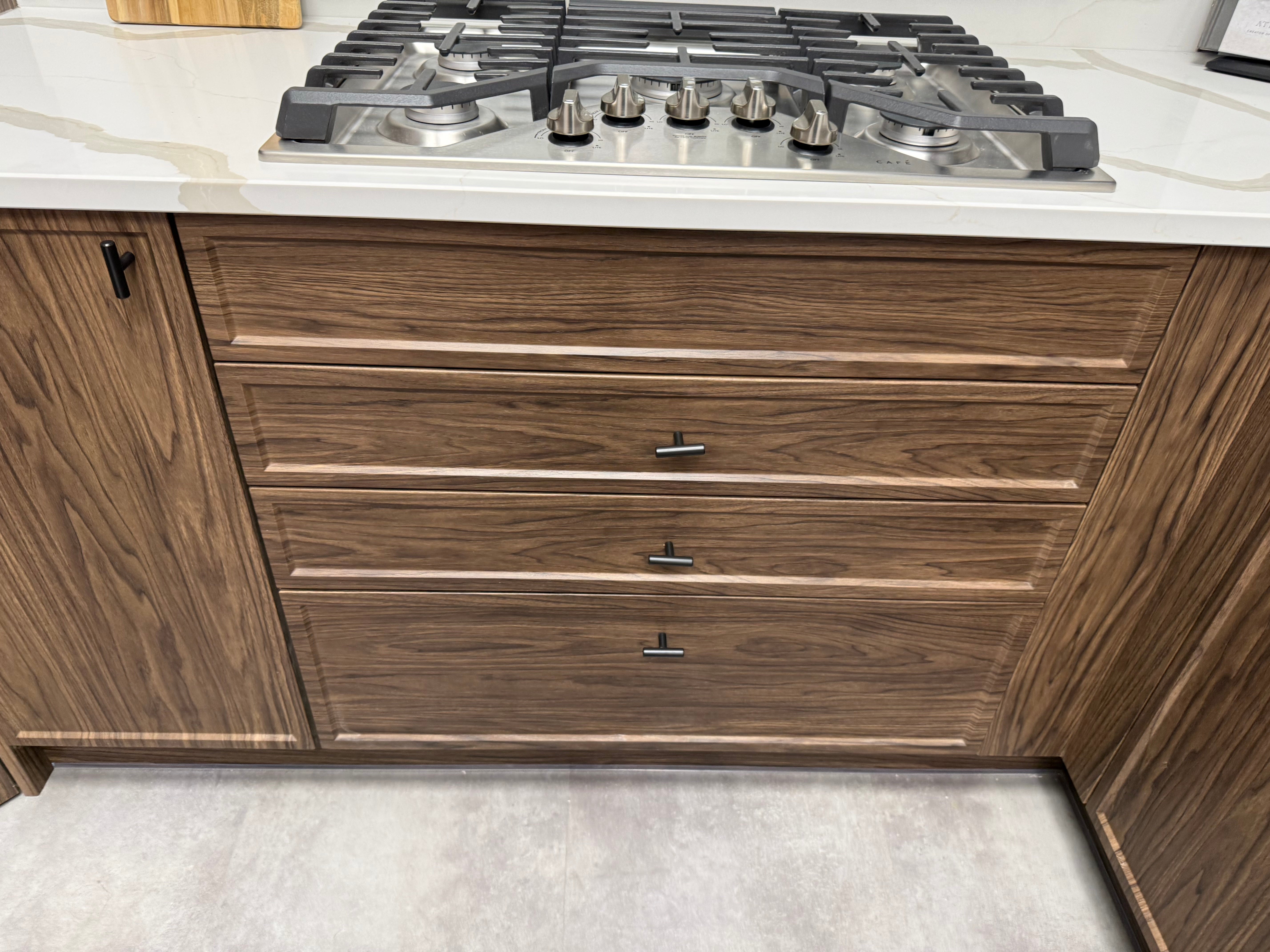 Wren Shaker Super Slim Juratek Sierra Walnut Grain and Nero Matte Kitchen