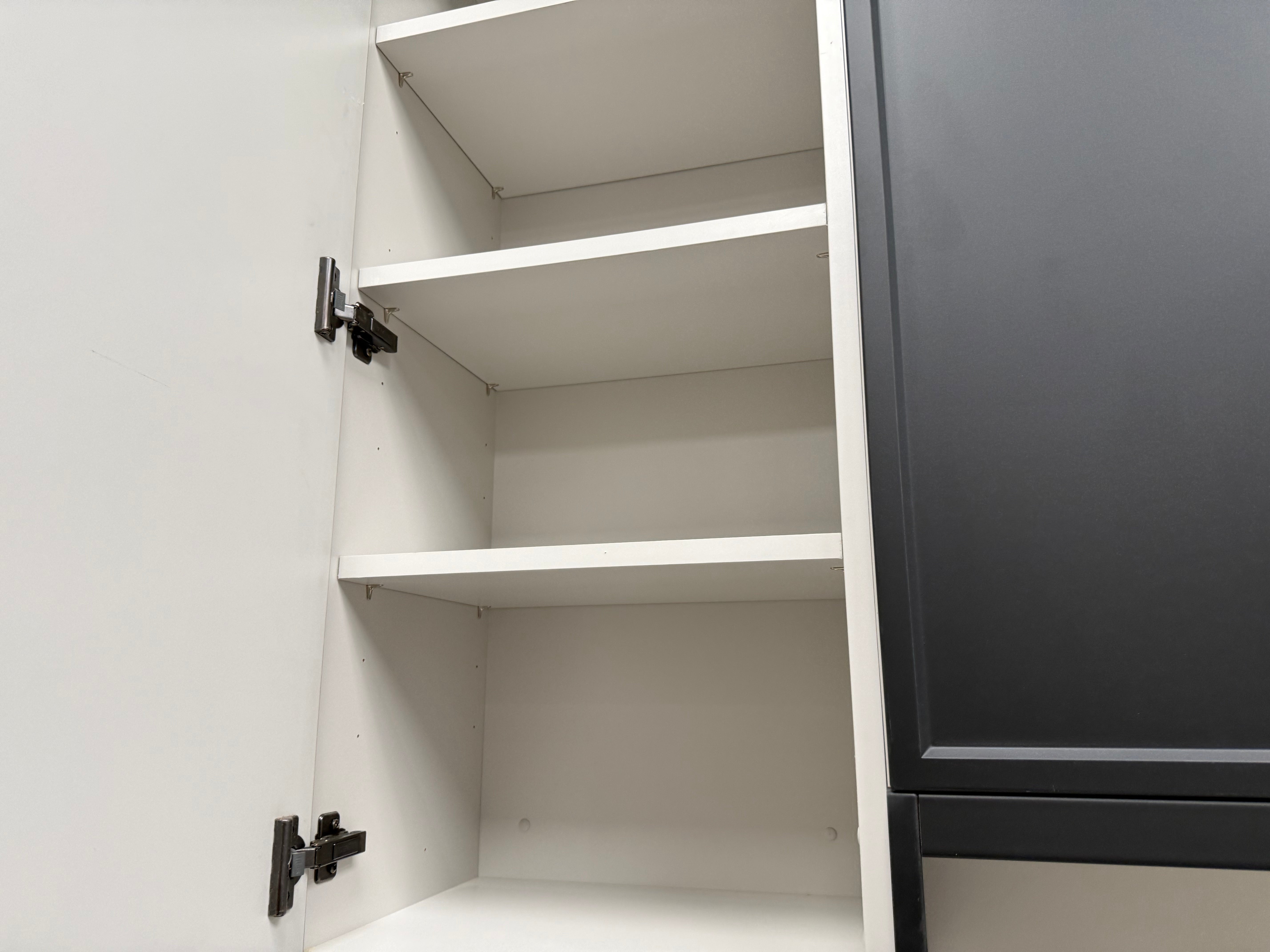 Wren Shaker Super Slim Juratek Sierra Walnut Grain and Nero Matte Kitchen