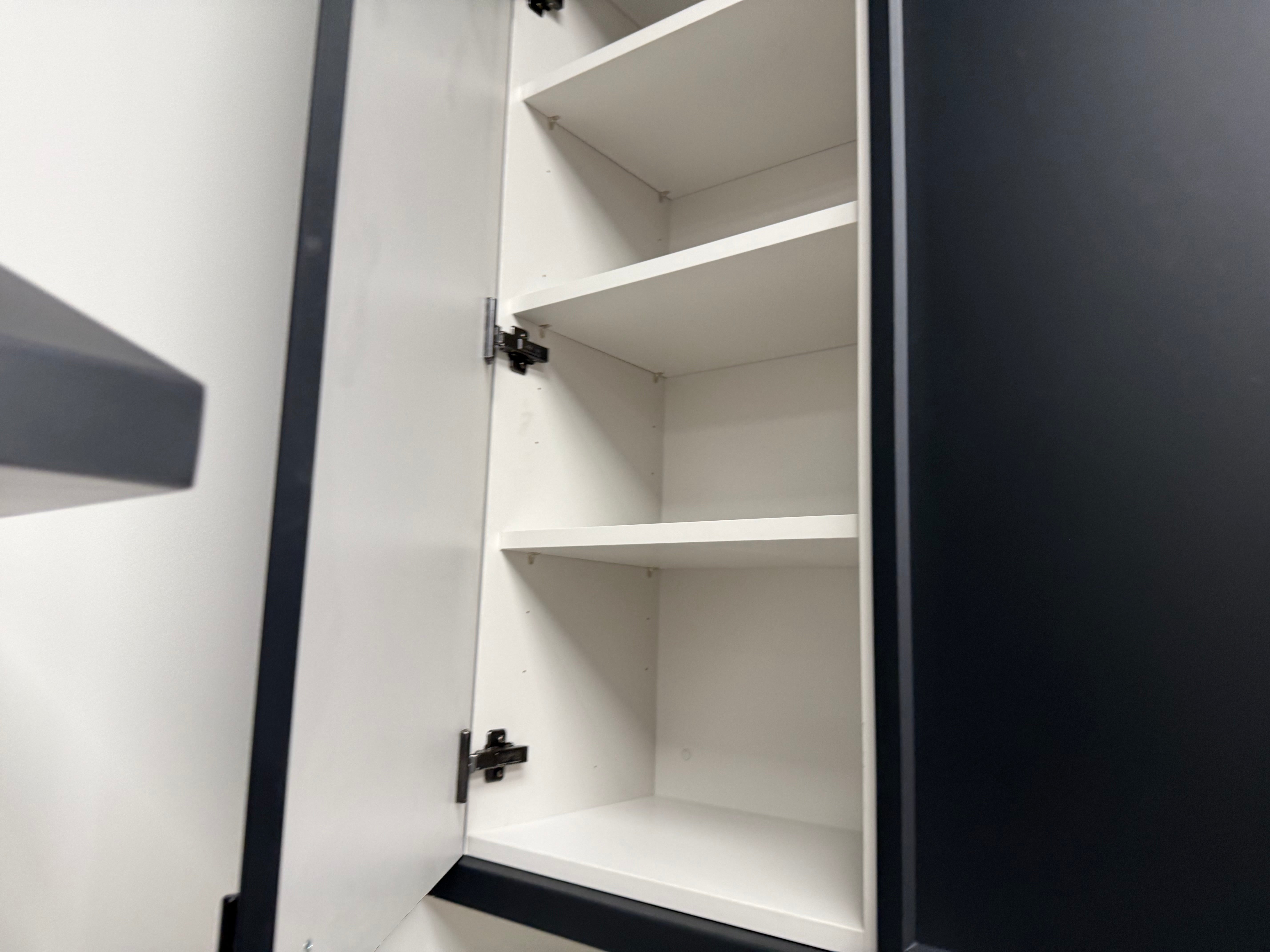Wren Shaker Super Slim Juratek Sierra Walnut Grain and Nero Matte Kitchen