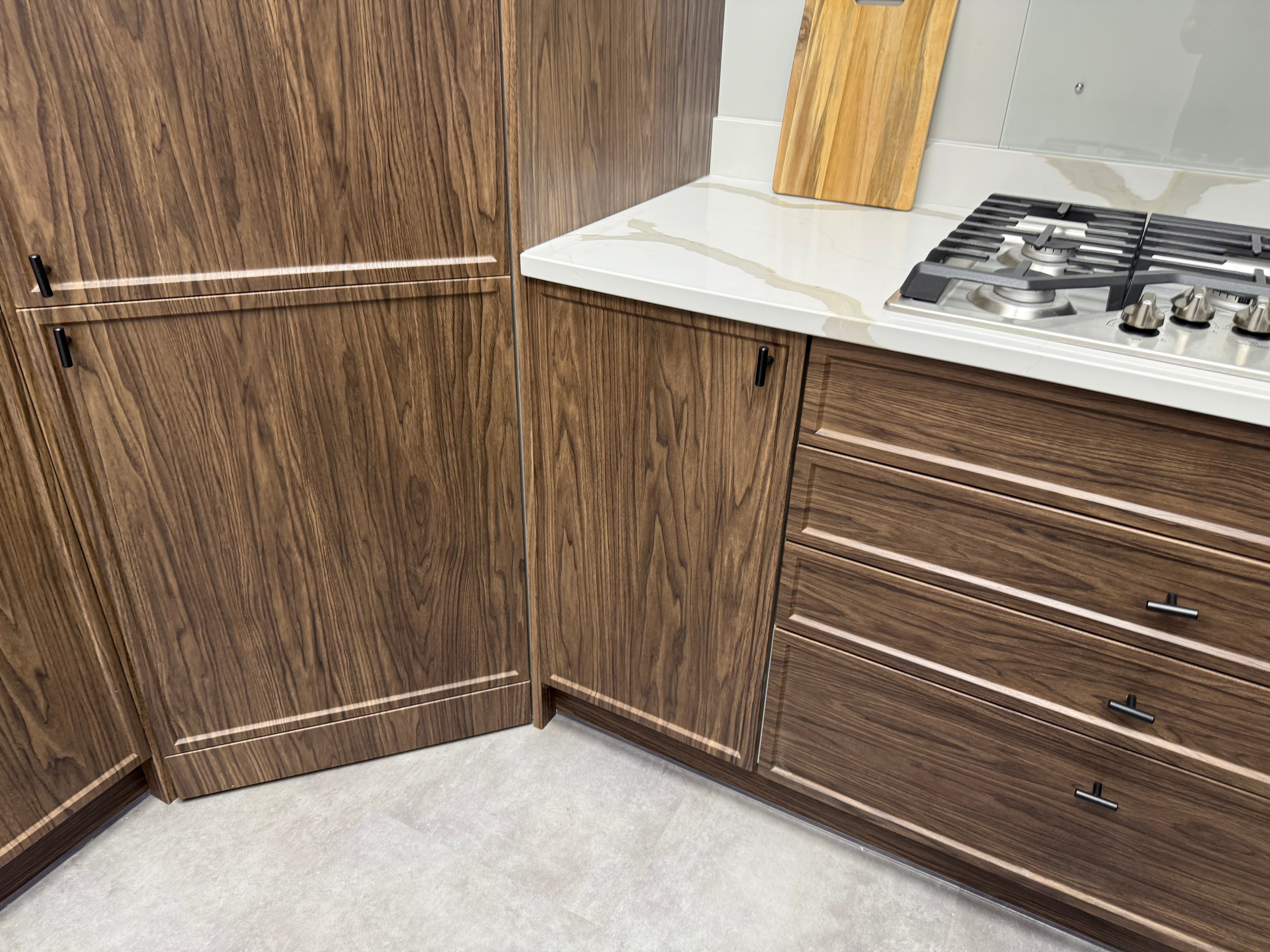 Wren Shaker Super Slim Juratek Sierra Walnut Grain and Nero Matte Kitchen