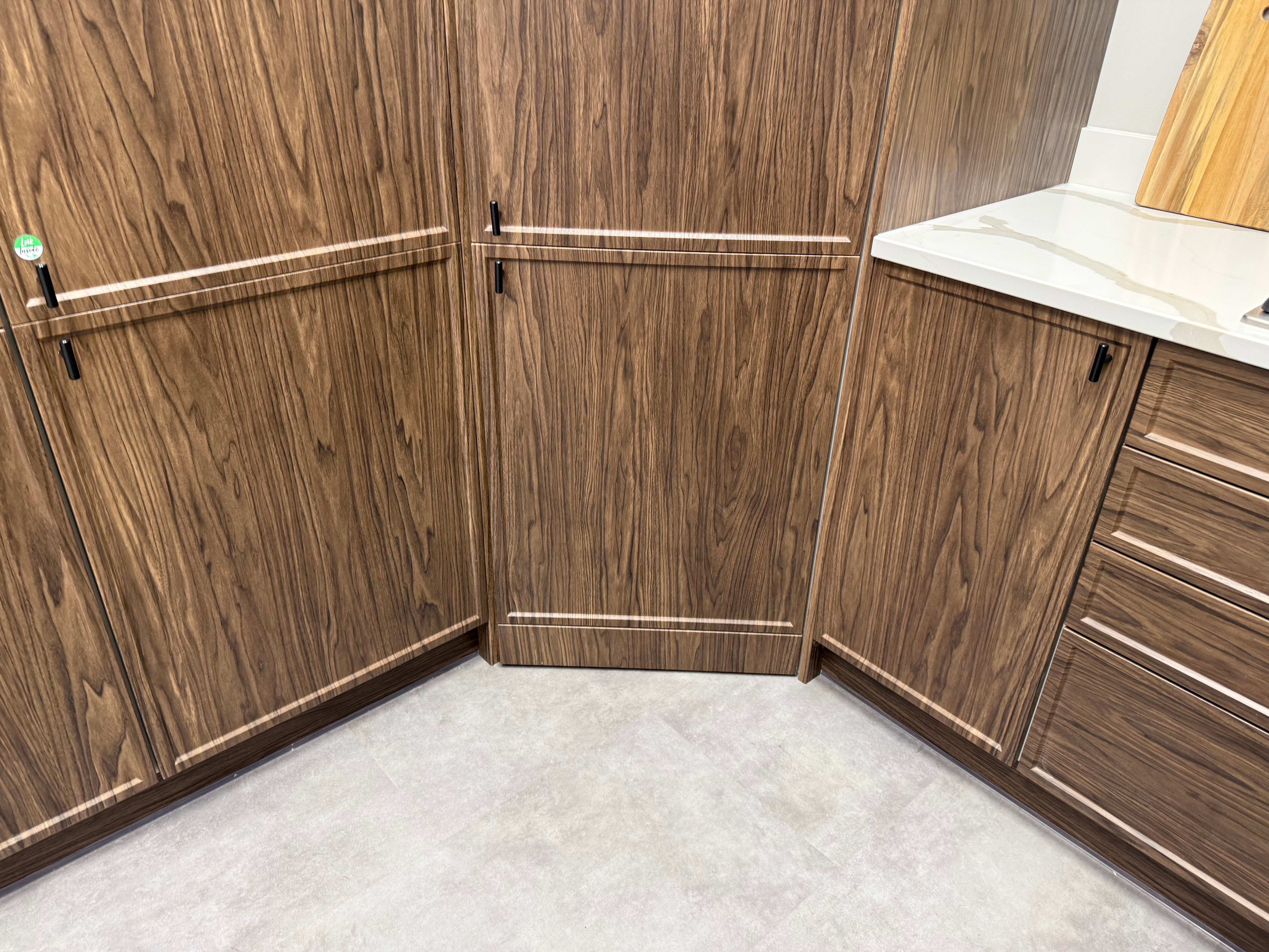 Wren Shaker Super Slim Juratek Sierra Walnut Grain and Nero Matte Kitchen