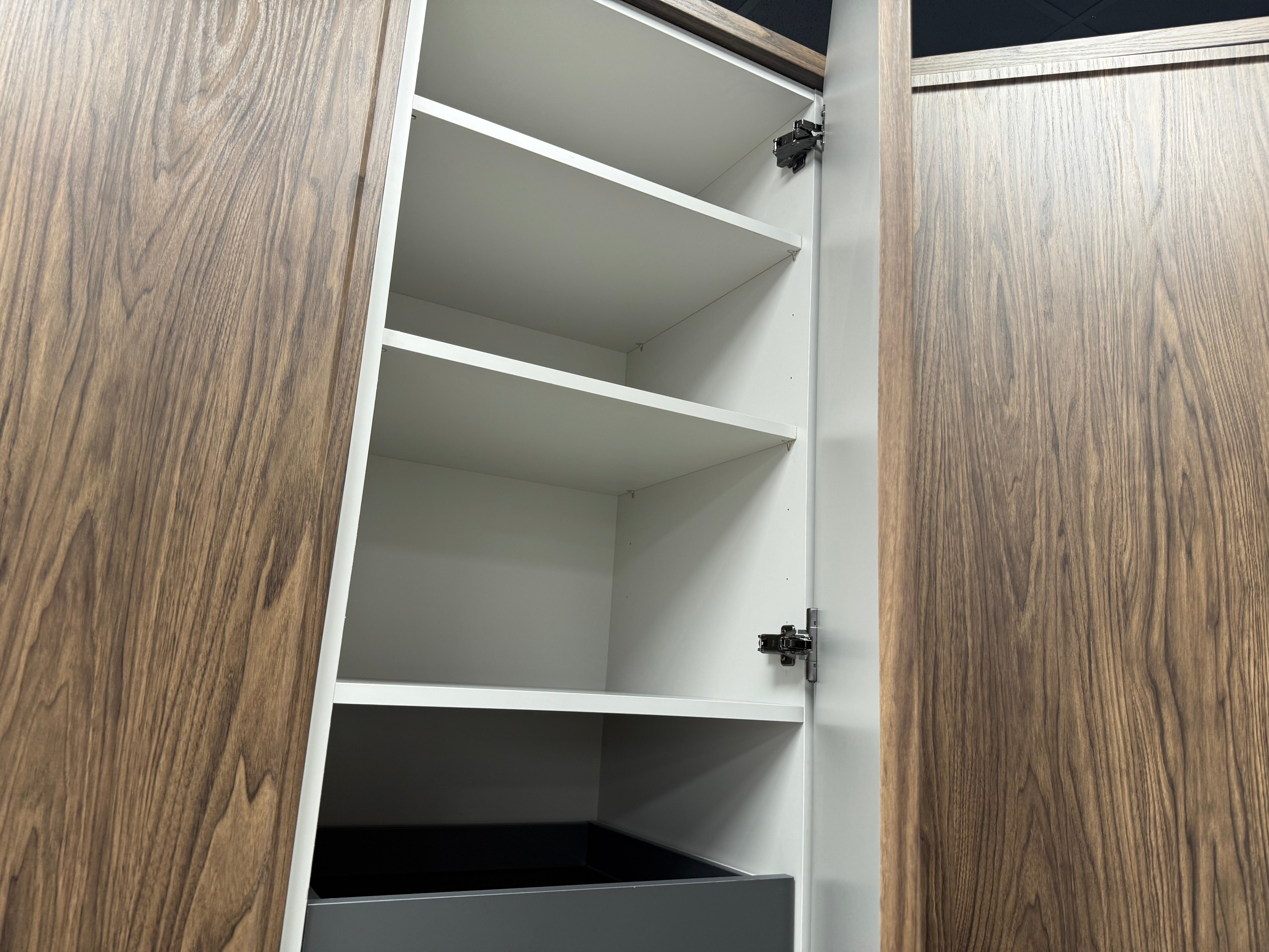 Wren Shaker Super Slim Juratek Sierra Walnut Grain and Nero Matte Kitchen