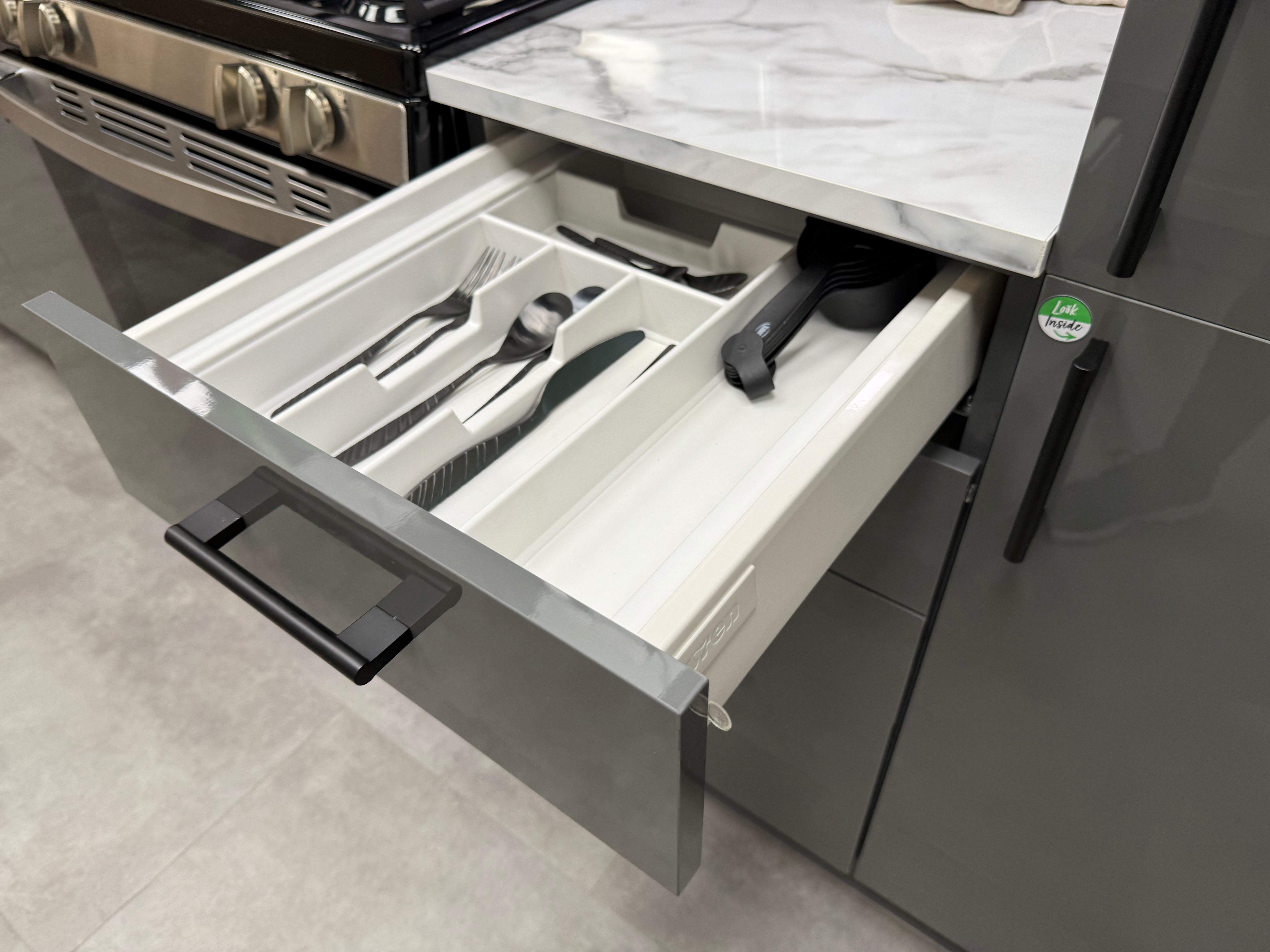 Wren Autograph Lava Gray Gloss Kitchen Wall