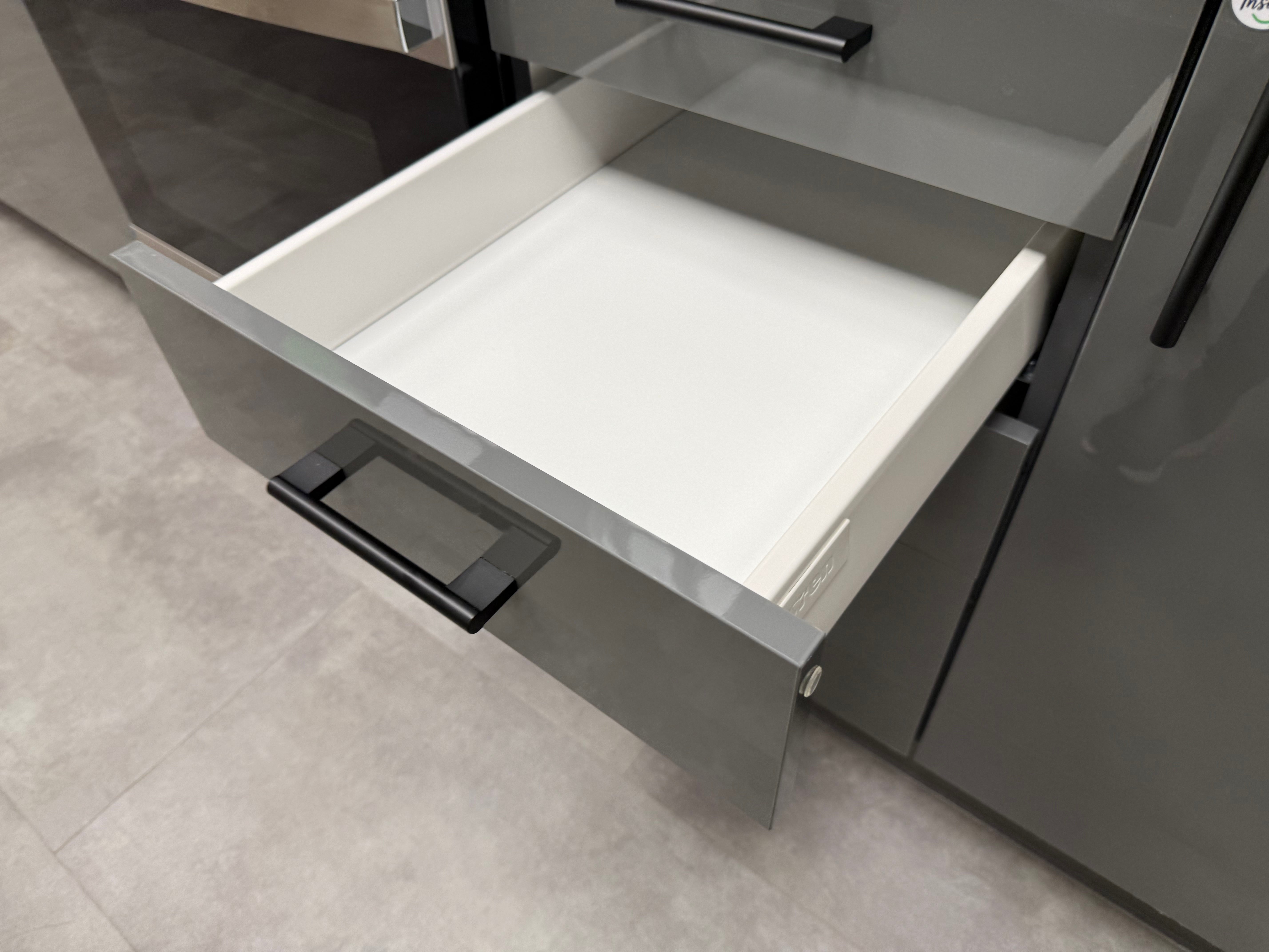 Wren Autograph Lava Gray Gloss Kitchen Wall