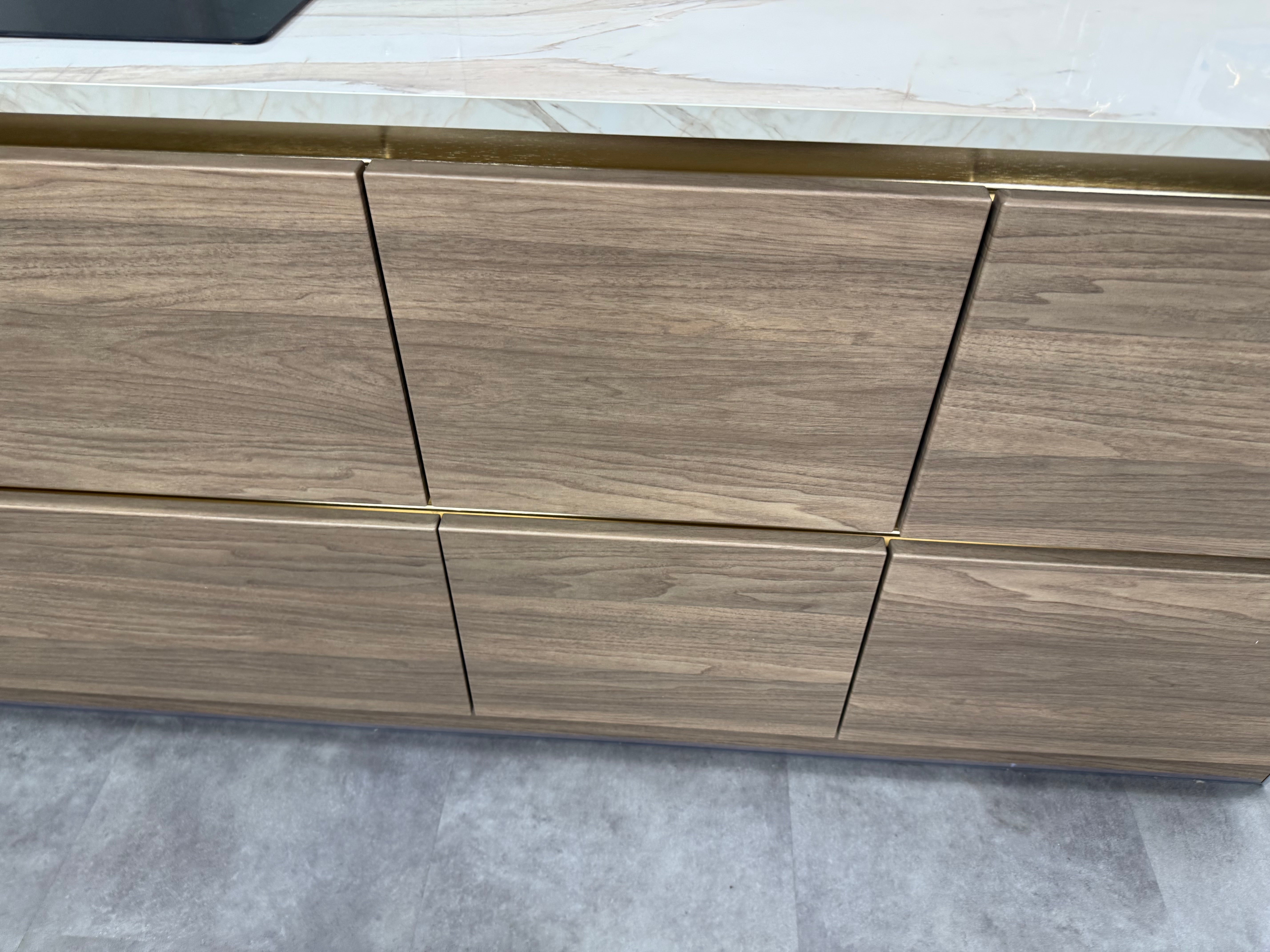 Wren Milano Ultra & Contour Juratek Montana Oak Grain & Gardenia Gloss Kitchen