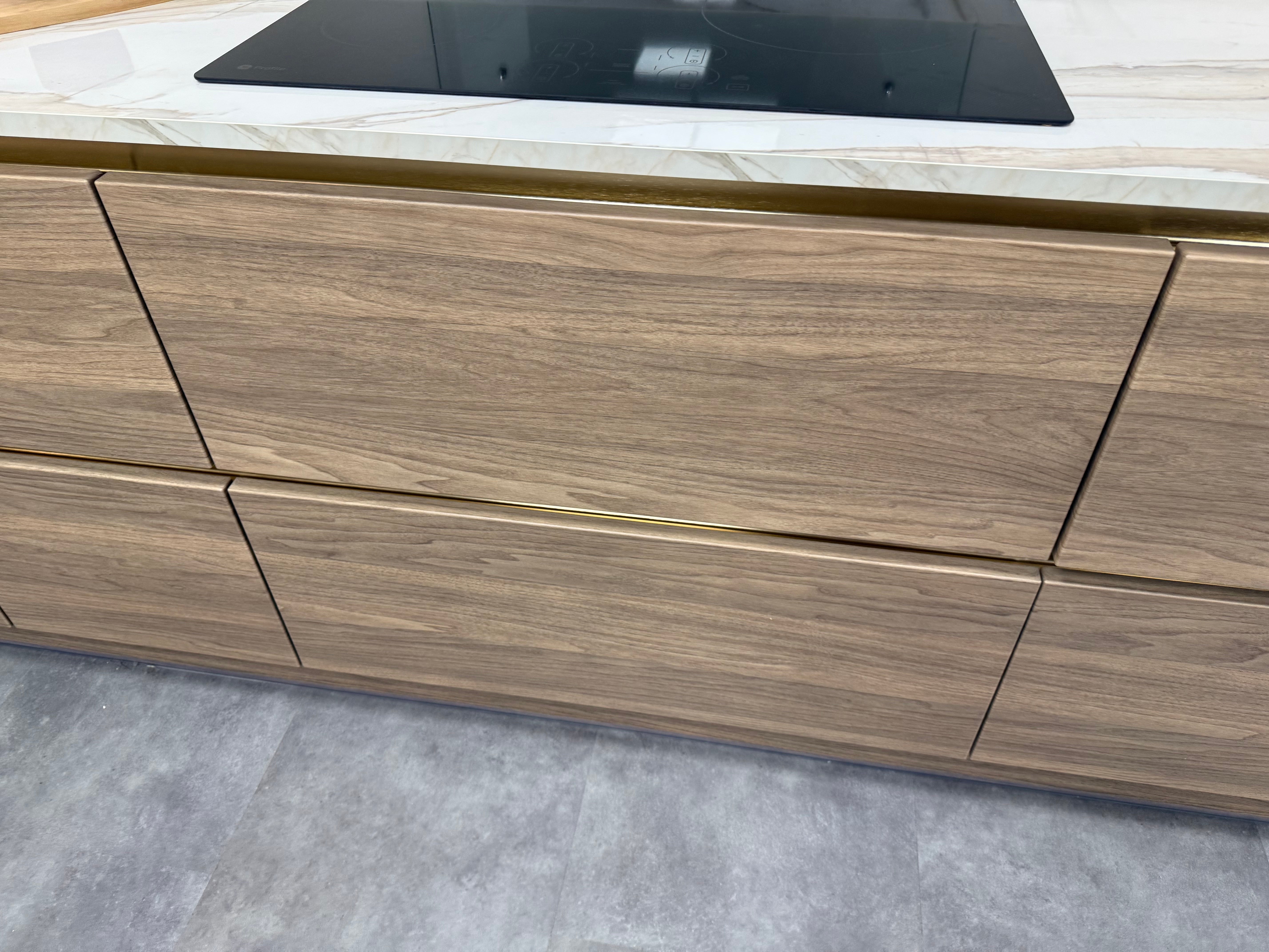 Wren Milano Ultra & Contour Juratek Montana Oak Grain & Gardenia Gloss Kitchen