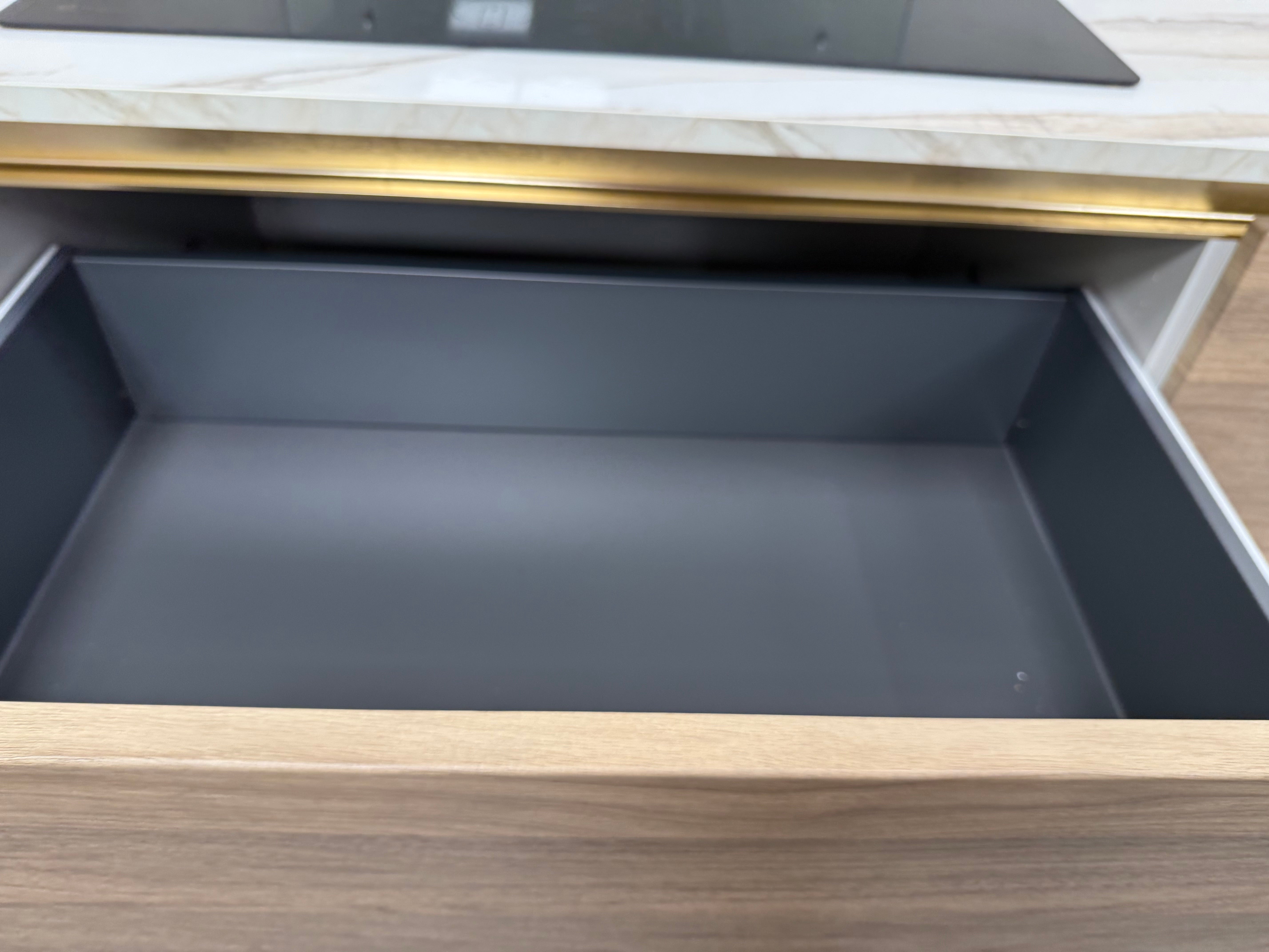 Wren Milano Ultra & Contour Juratek Montana Oak Grain & Gardenia Gloss Kitchen
