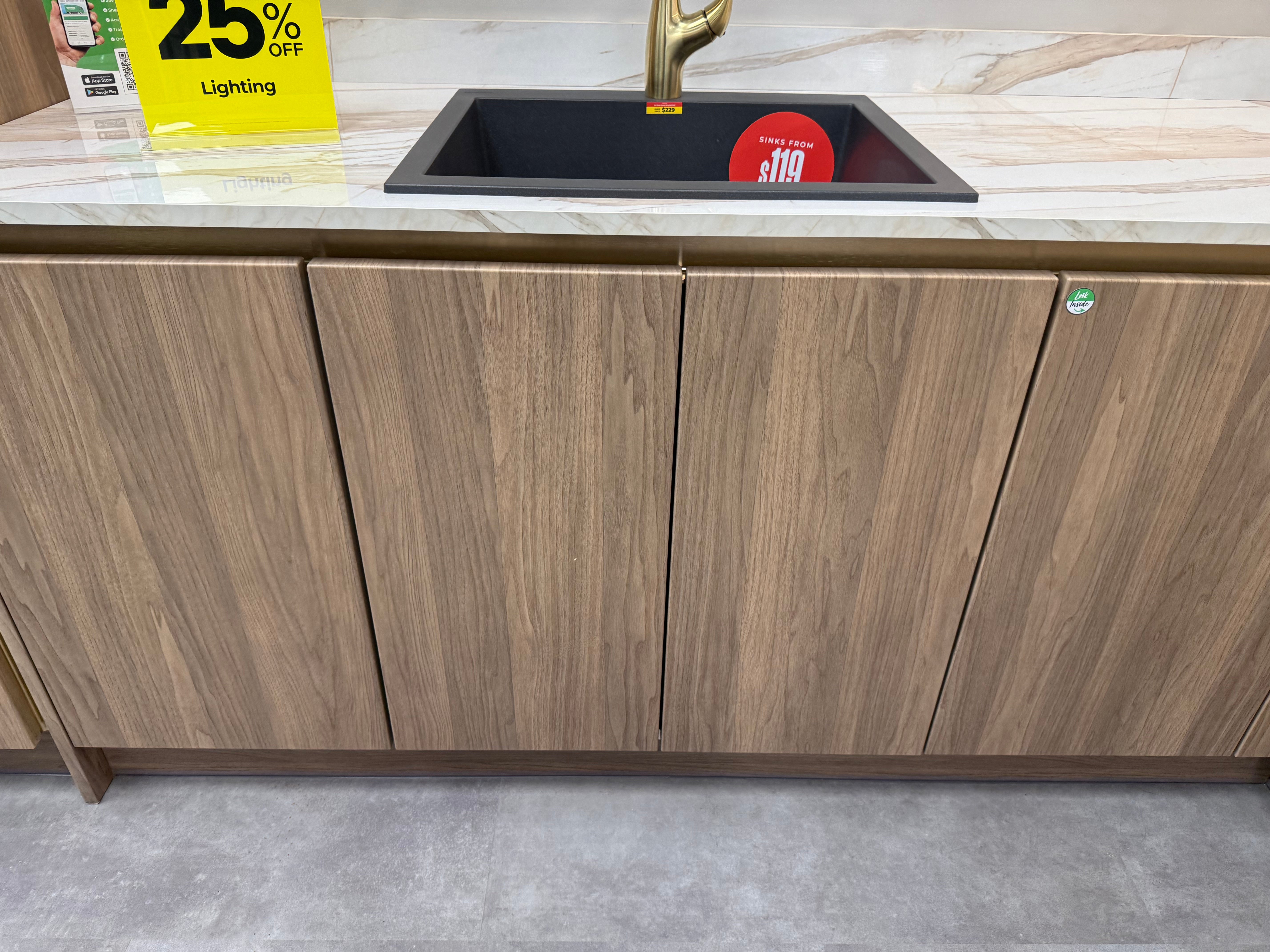 Wren Milano Ultra & Contour Juratek Montana Oak Grain & Gardenia Gloss Kitchen