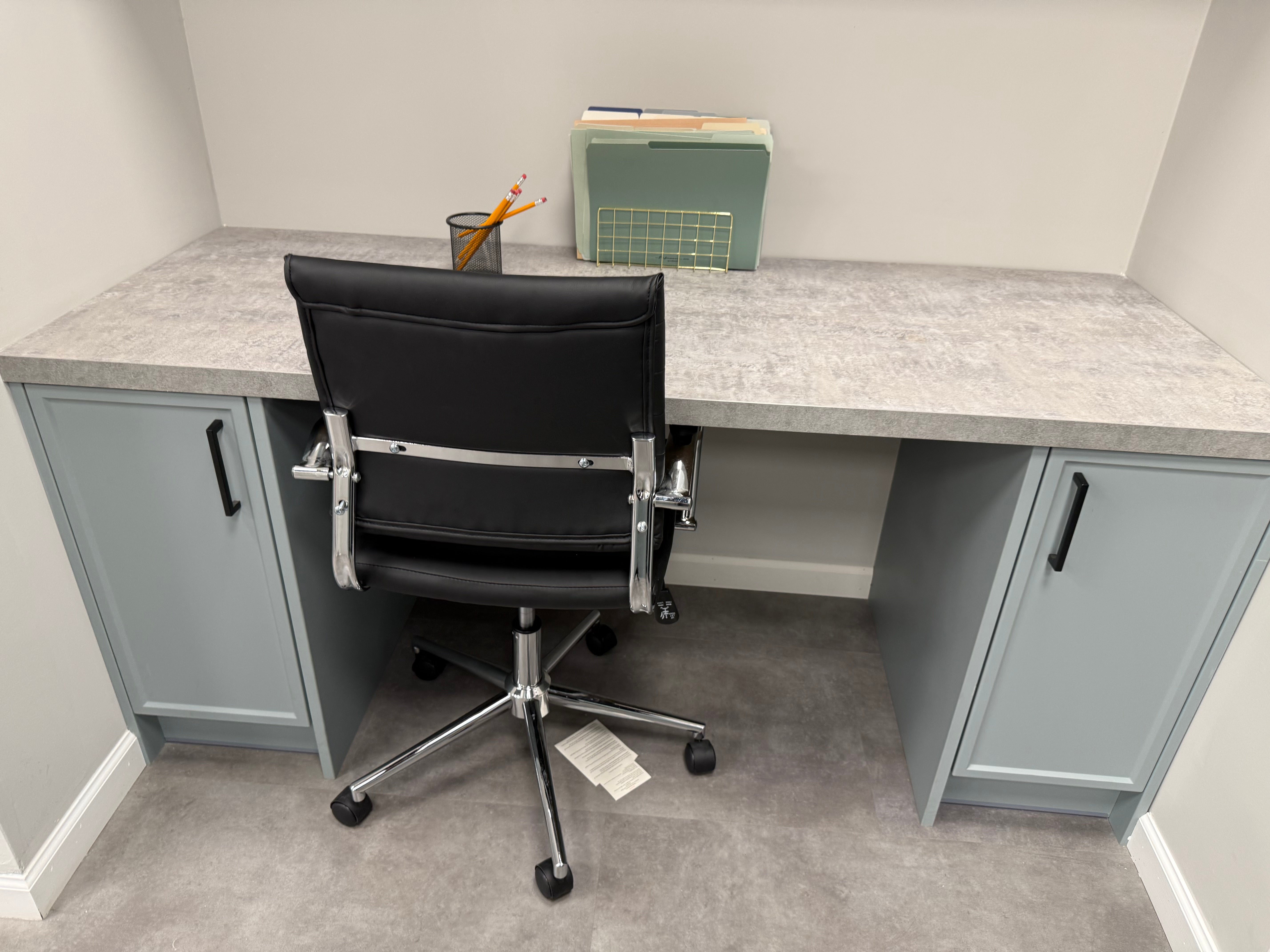 Wren Shaker Super Slim Juratek Cloud Blue Matte & Manhattan Oak Grain Kitchen