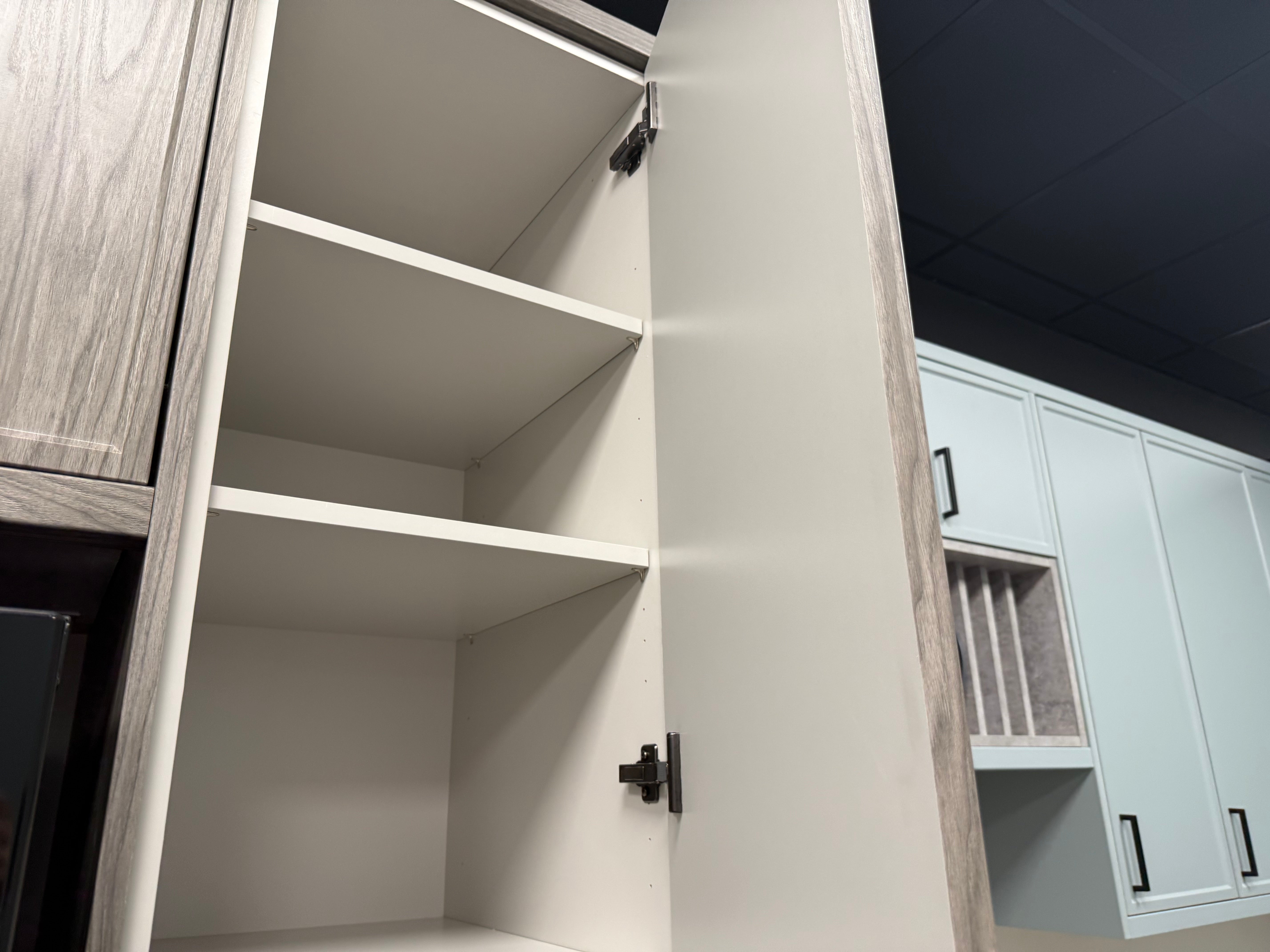 Wren Shaker Super Slim Juratek Cloud Blue Matte & Manhattan Oak Grain Kitchen