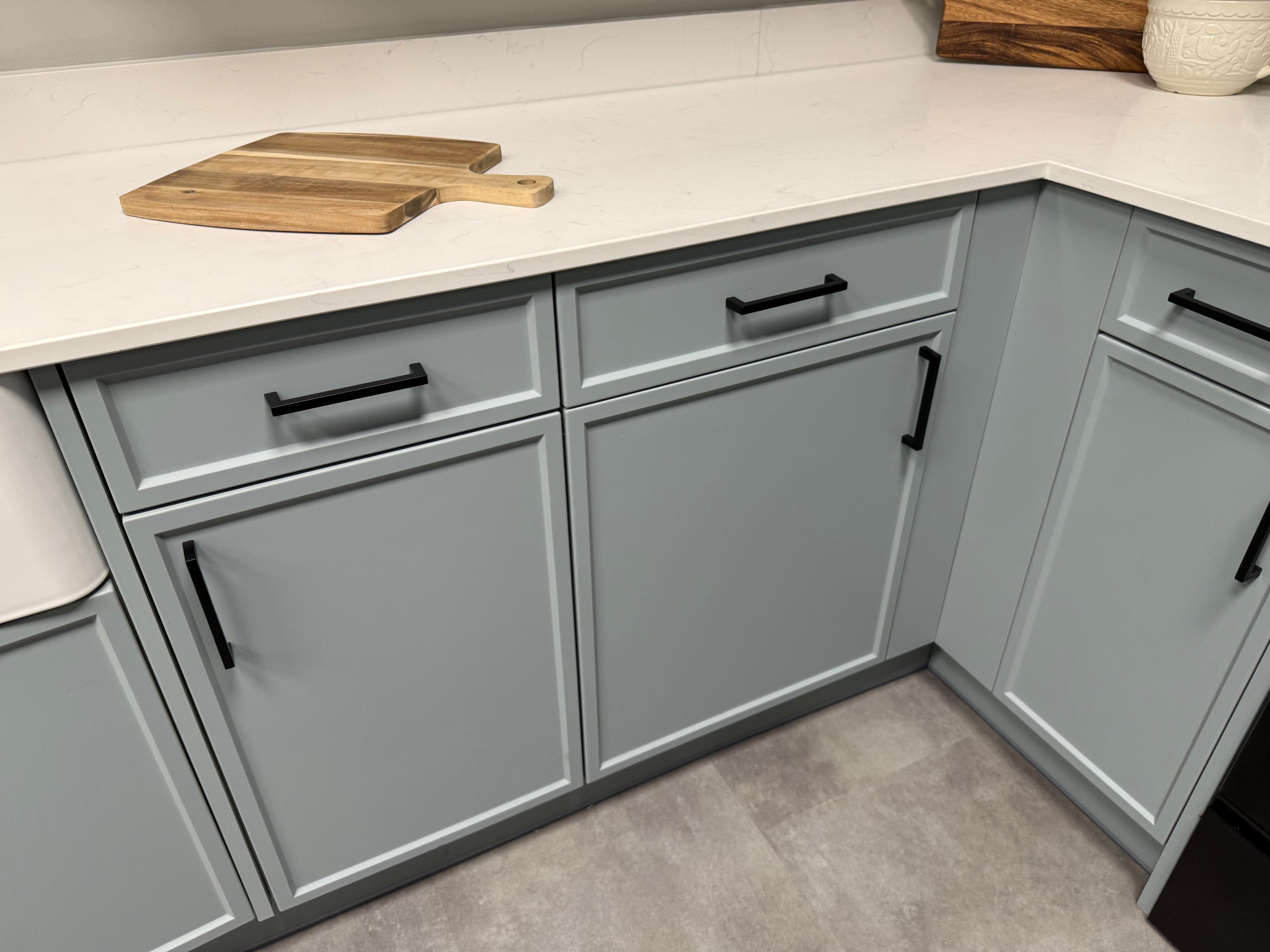 Wren Shaker Super Slim Juratek Cloud Blue Matte & Manhattan Oak Grain Kitchen