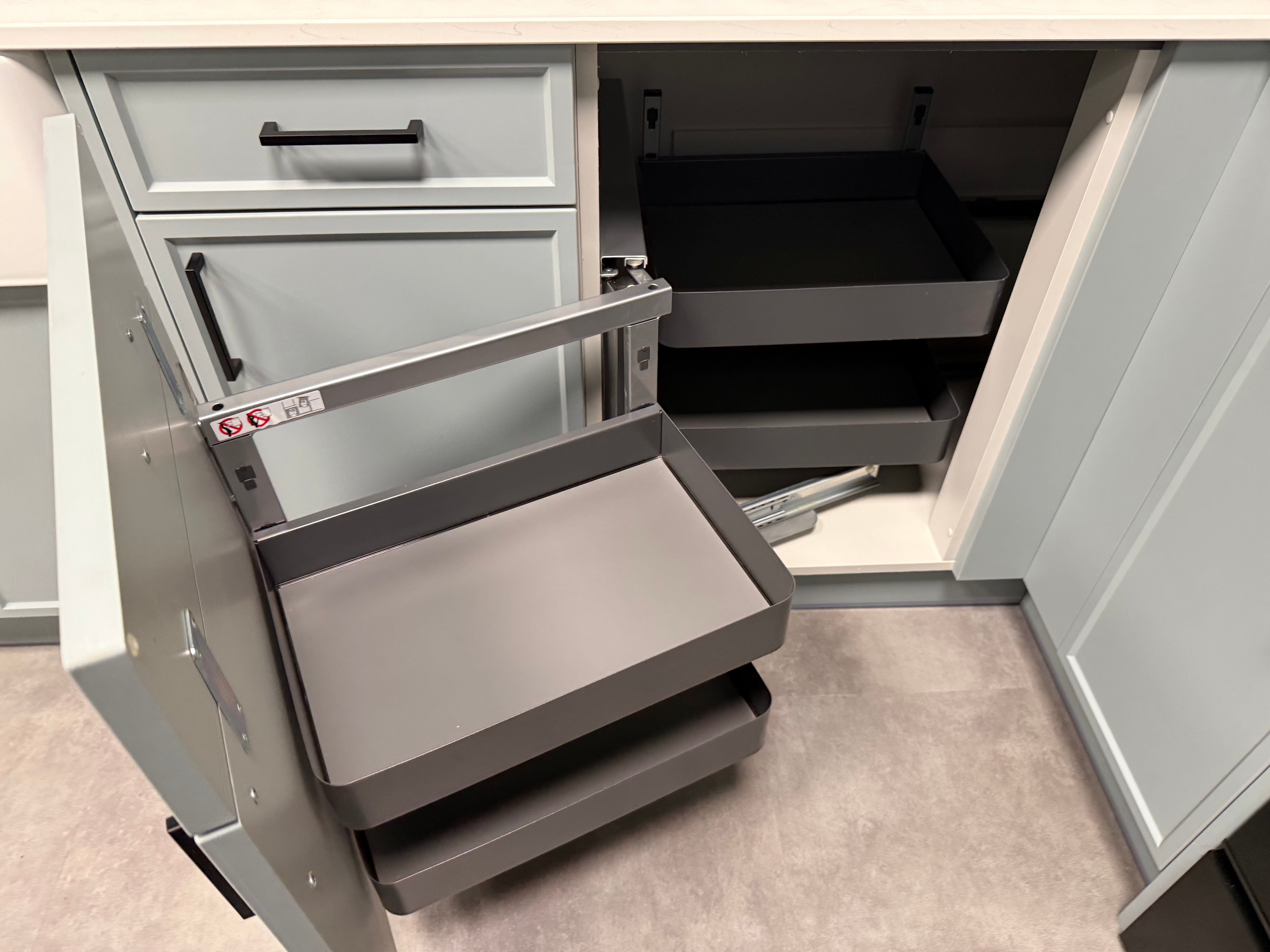 Wren Shaker Super Slim Juratek Cloud Blue Matte & Manhattan Oak Grain Kitchen