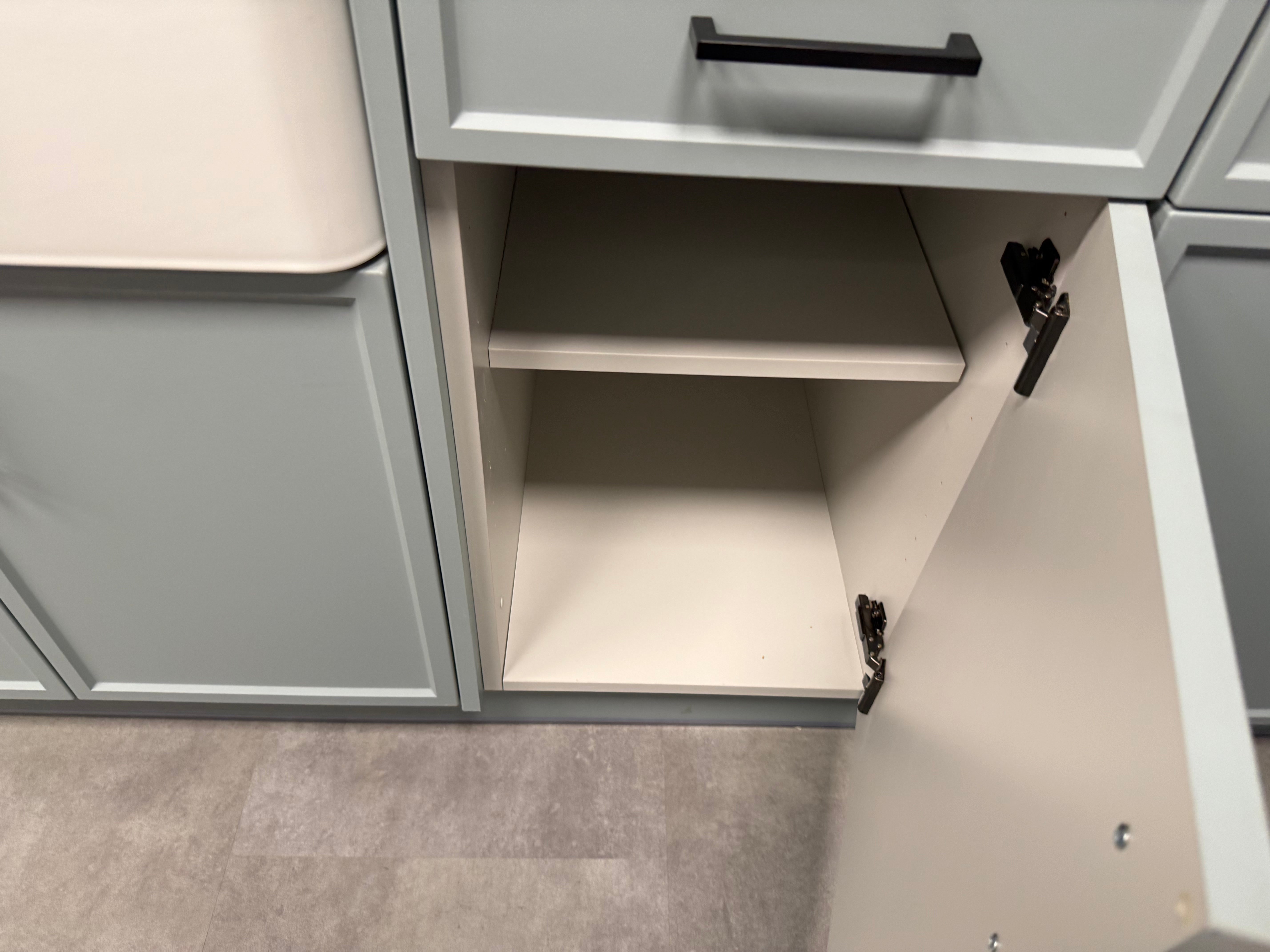 Wren Shaker Super Slim Juratek Cloud Blue Matte & Manhattan Oak Grain Kitchen