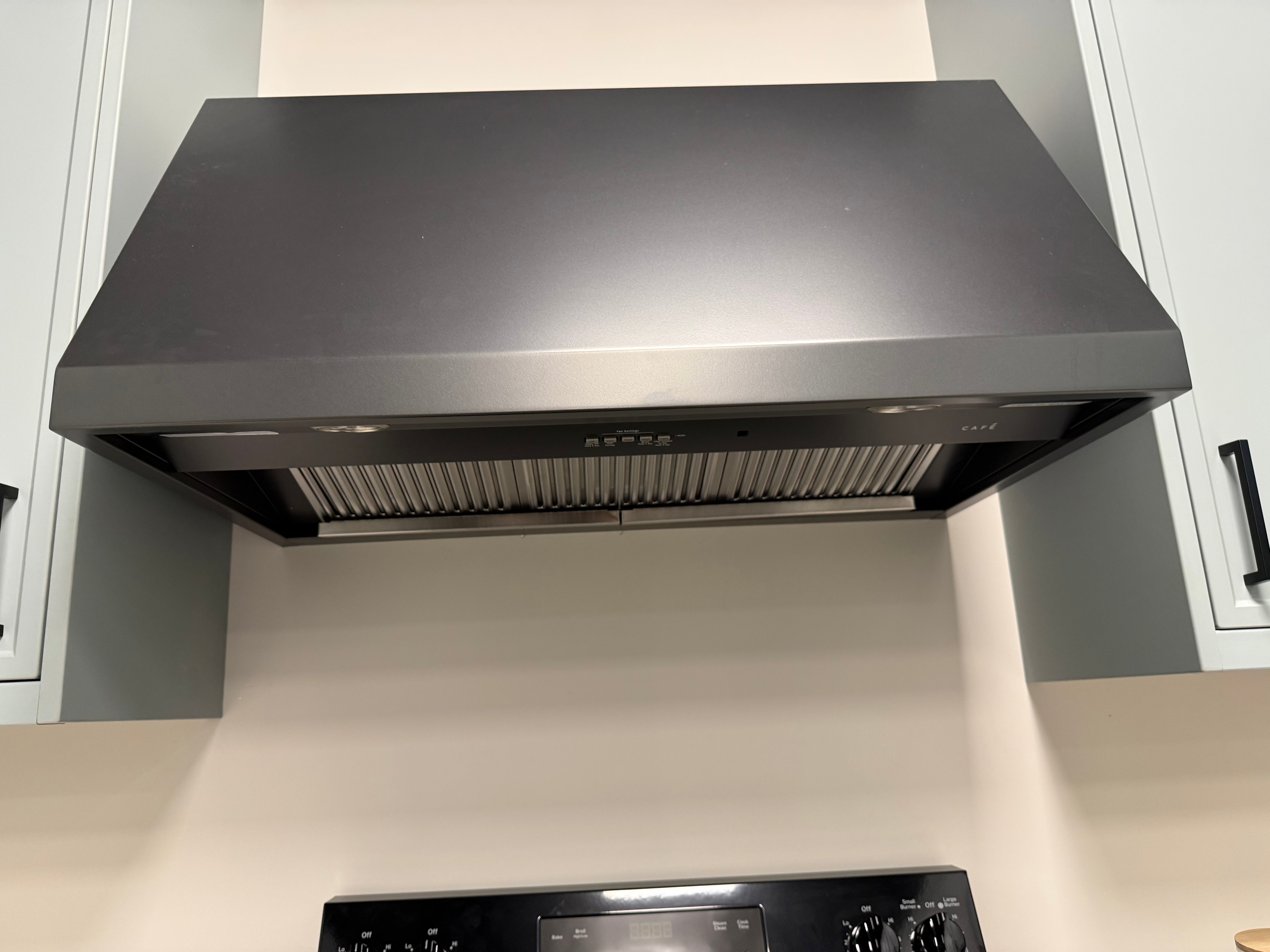 Wren Shaker Super Slim Juratek Cloud Blue Matte & Manhattan Oak Grain Kitchen