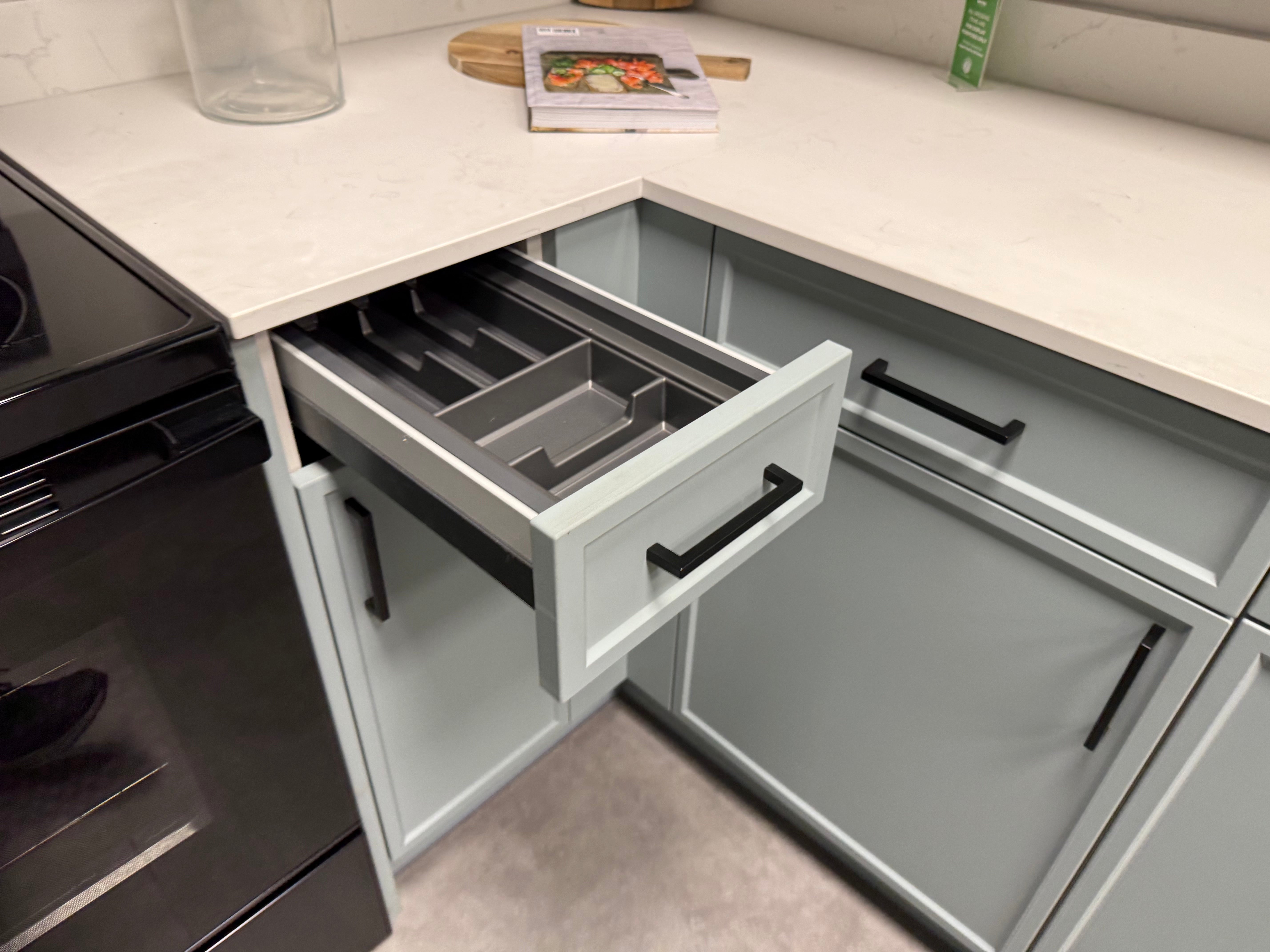 Wren Shaker Super Slim Juratek Cloud Blue Matte & Manhattan Oak Grain Kitchen