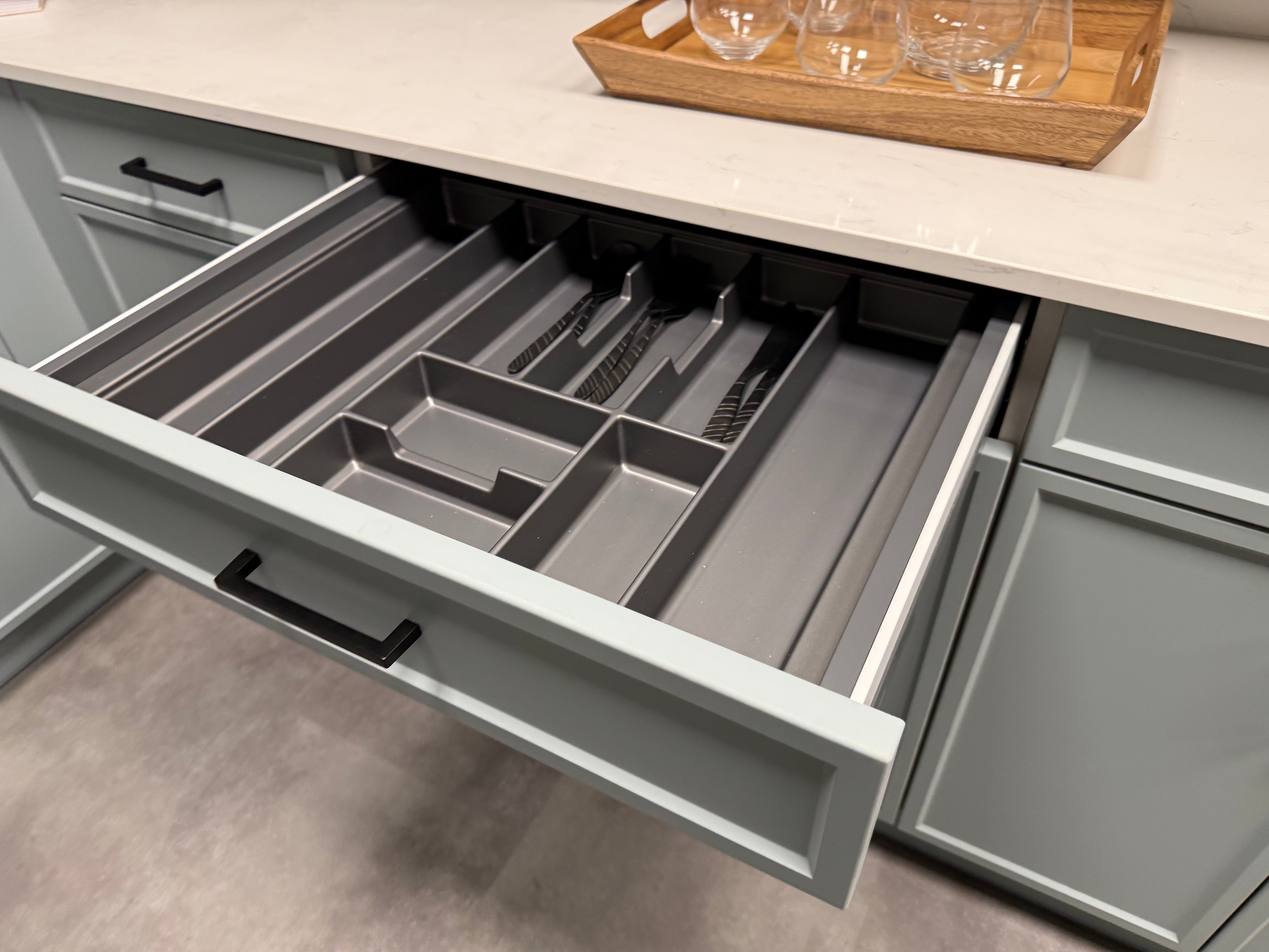 Wren Shaker Super Slim Juratek Cloud Blue Matte & Manhattan Oak Grain Kitchen