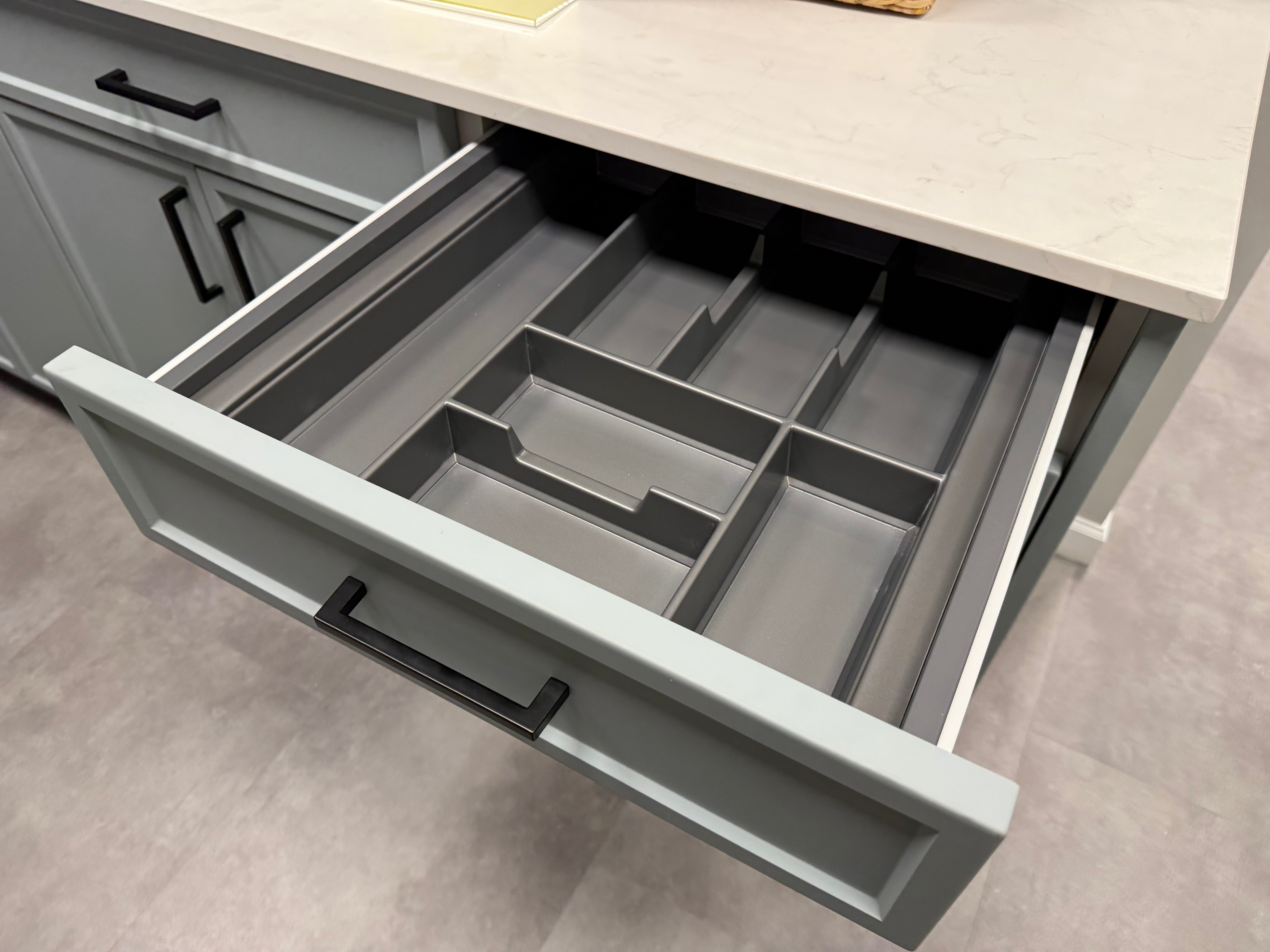 Wren Shaker Super Slim Juratek Cloud Blue Matte & Manhattan Oak Grain Kitchen