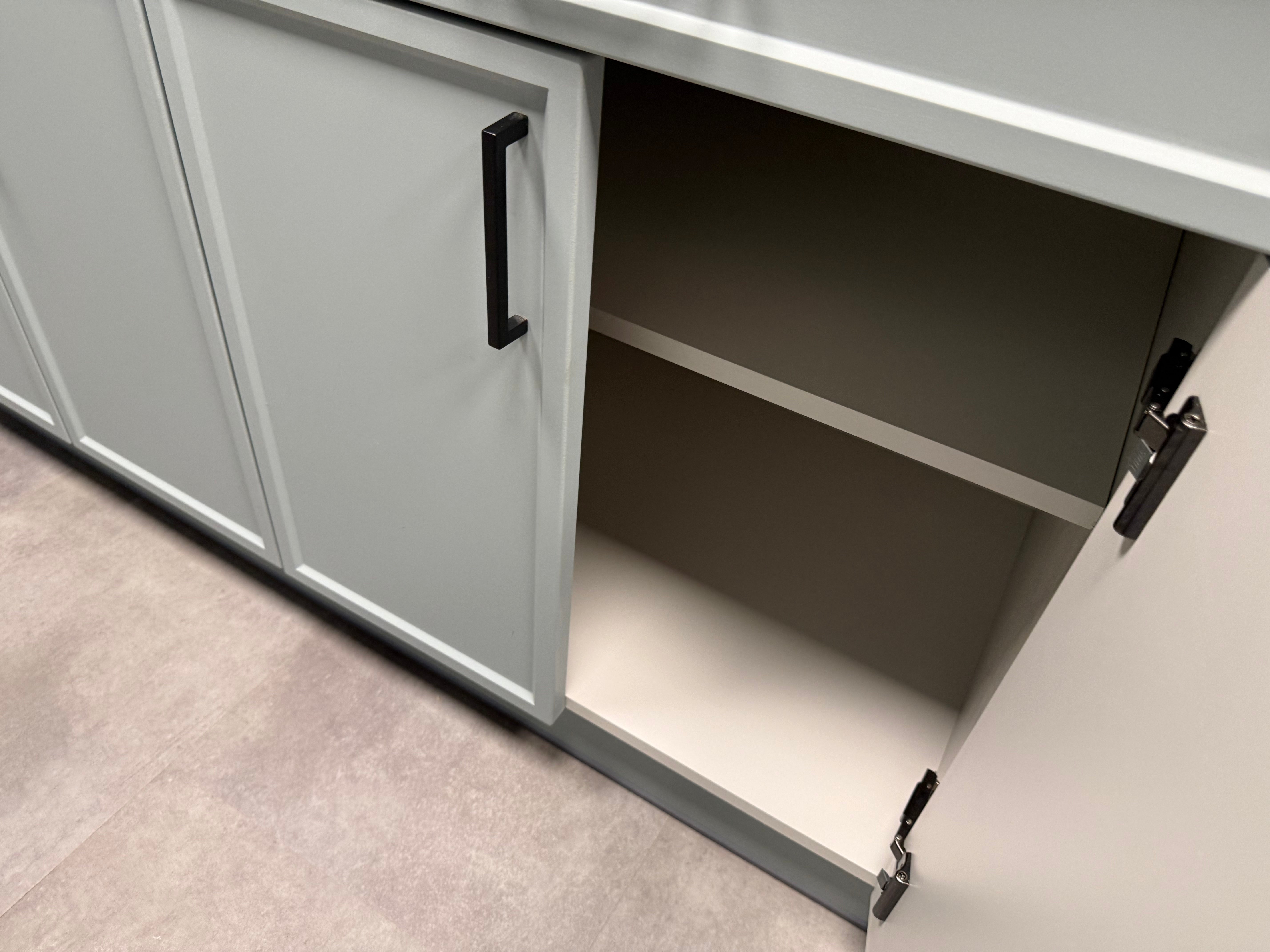 Wren Shaker Super Slim Juratek Cloud Blue Matte & Manhattan Oak Grain Kitchen
