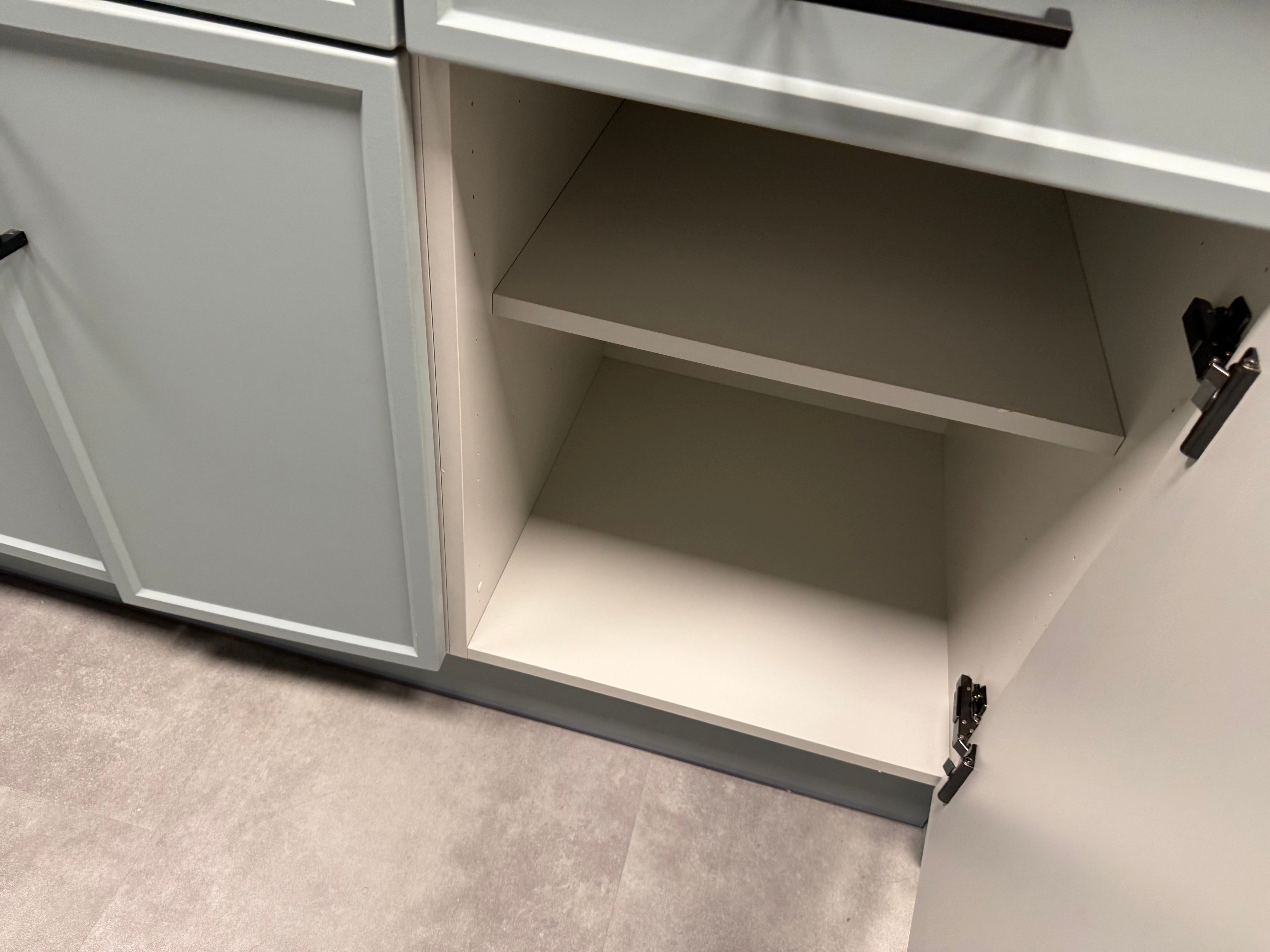 Wren Shaker Super Slim Juratek Cloud Blue Matte & Manhattan Oak Grain Kitchen