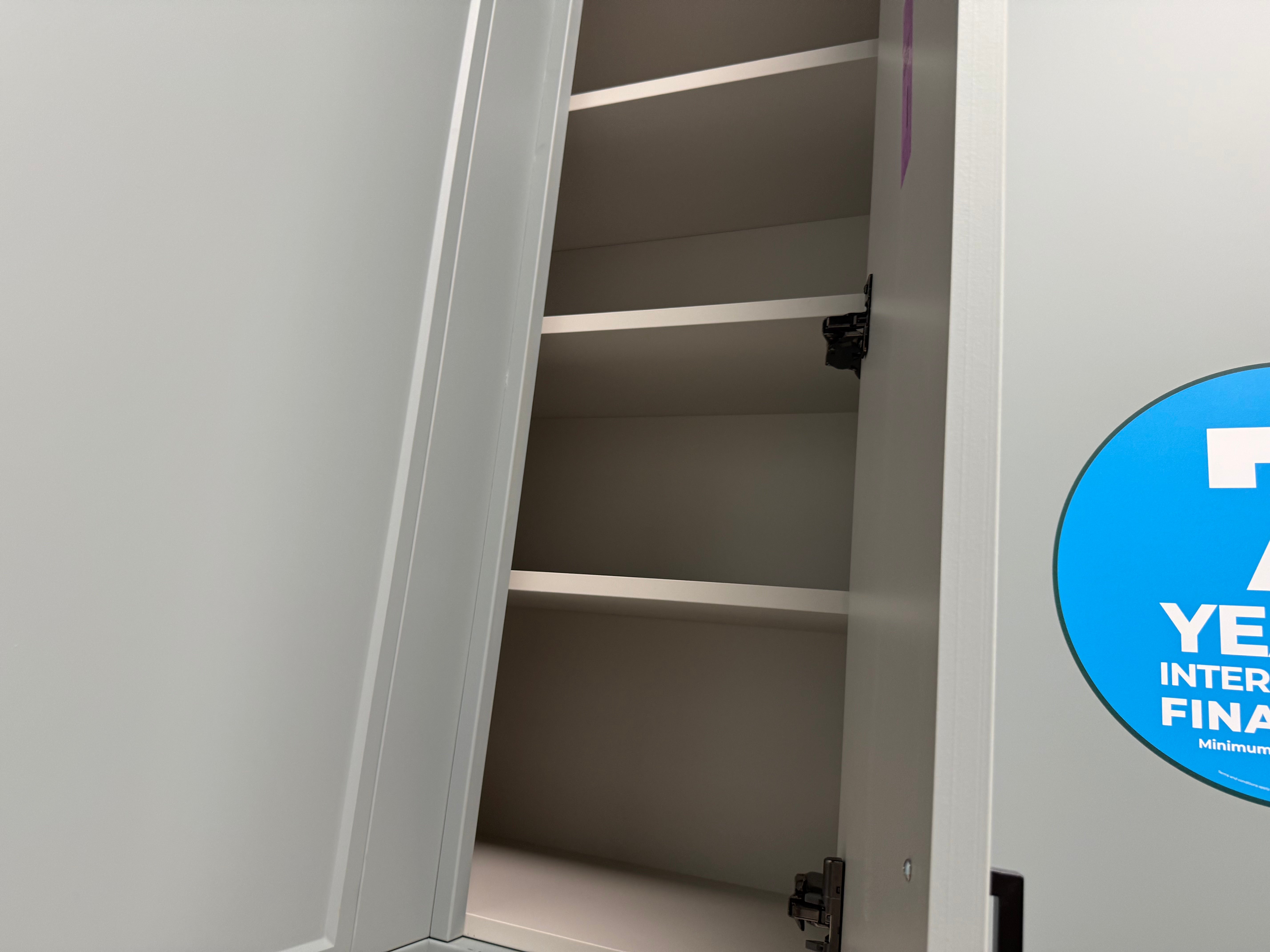 Wren Shaker Super Slim Juratek Cloud Blue Matte & Manhattan Oak Grain Kitchen