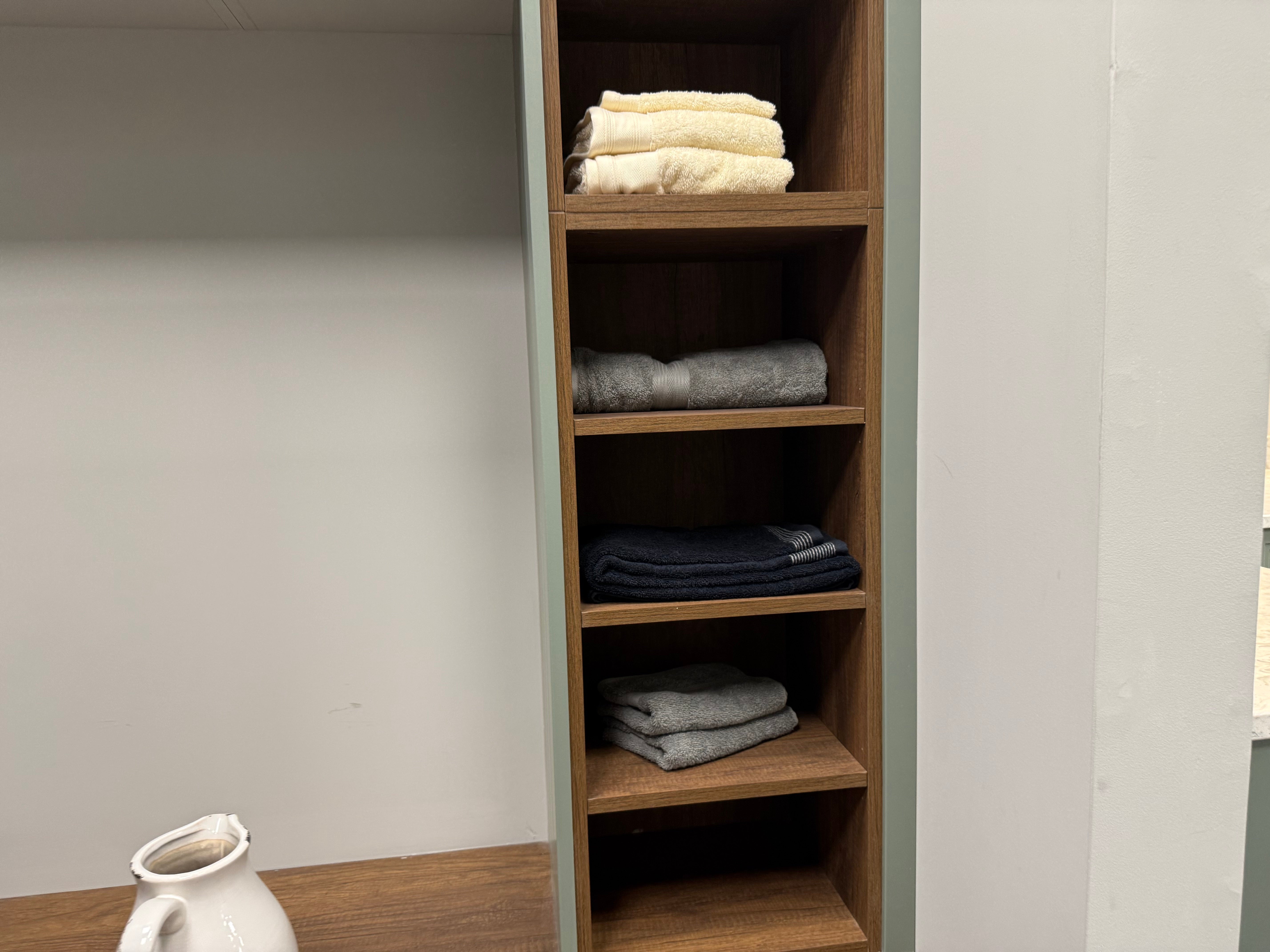 Wren Shaker Moss Green Mudroom