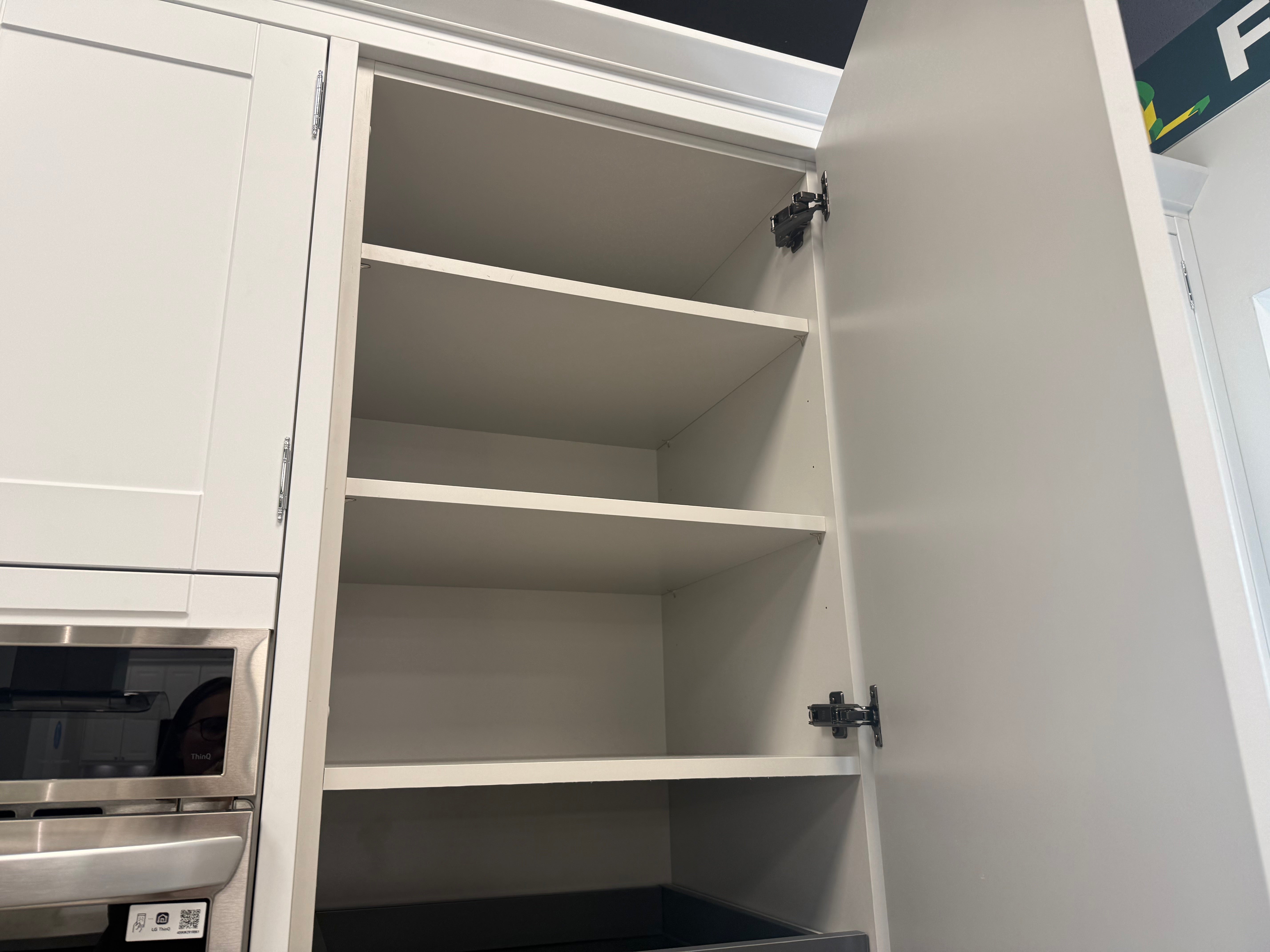 Wren Shaker Classic Juratek Winter Blue & Chalk White Matte Kitchen with Island