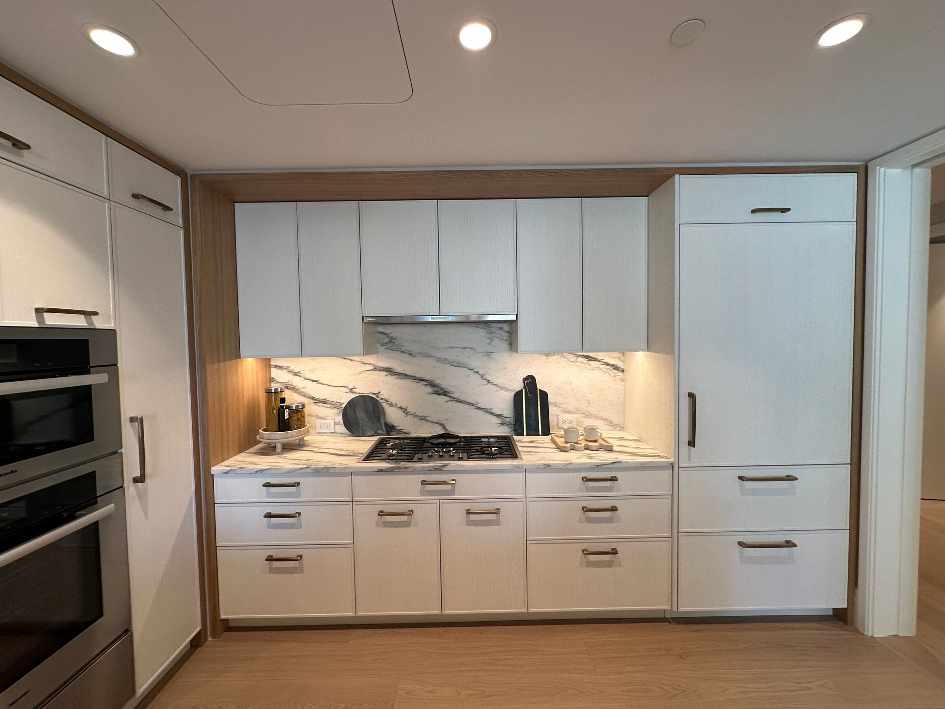 Smallbone Transitional White Oak Kitchen with Island Peninsula- Cabinetry Only - New in Box