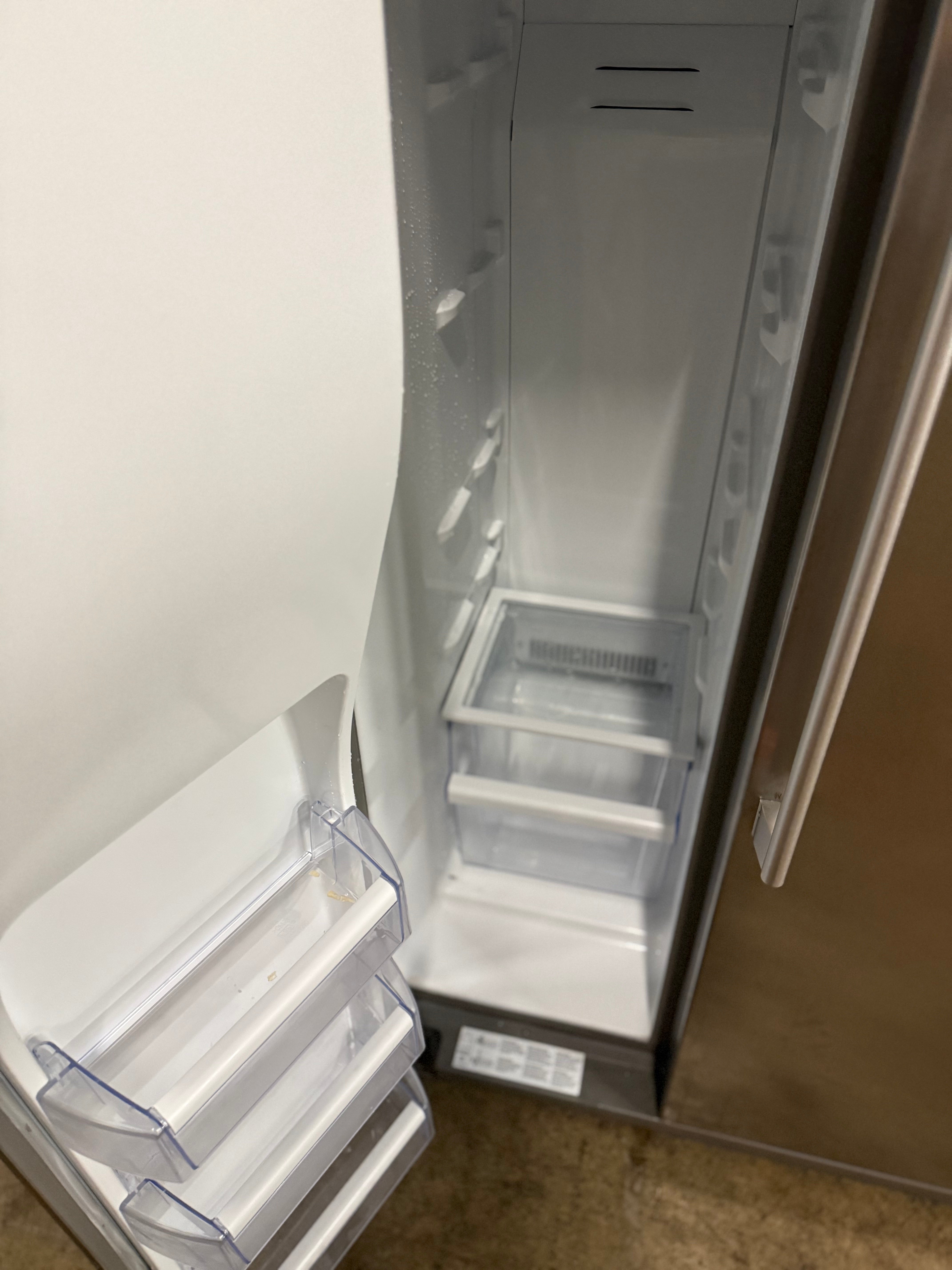 Whirlpool ISC21CNEDS00 33" Stainless Steel Side by Side Refrigerator