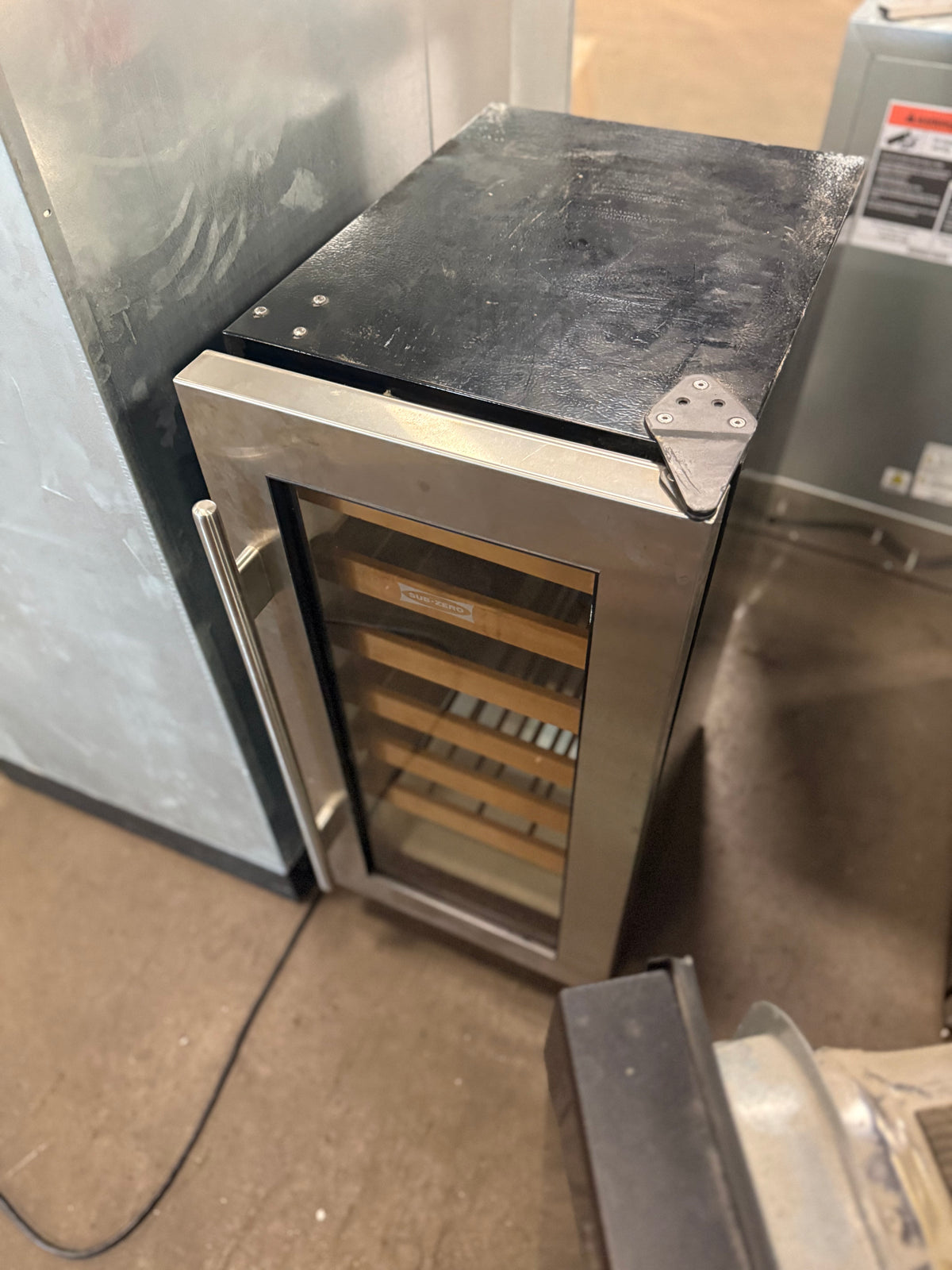 High-end residential wine cabinet with professional tubular handle and UV protection