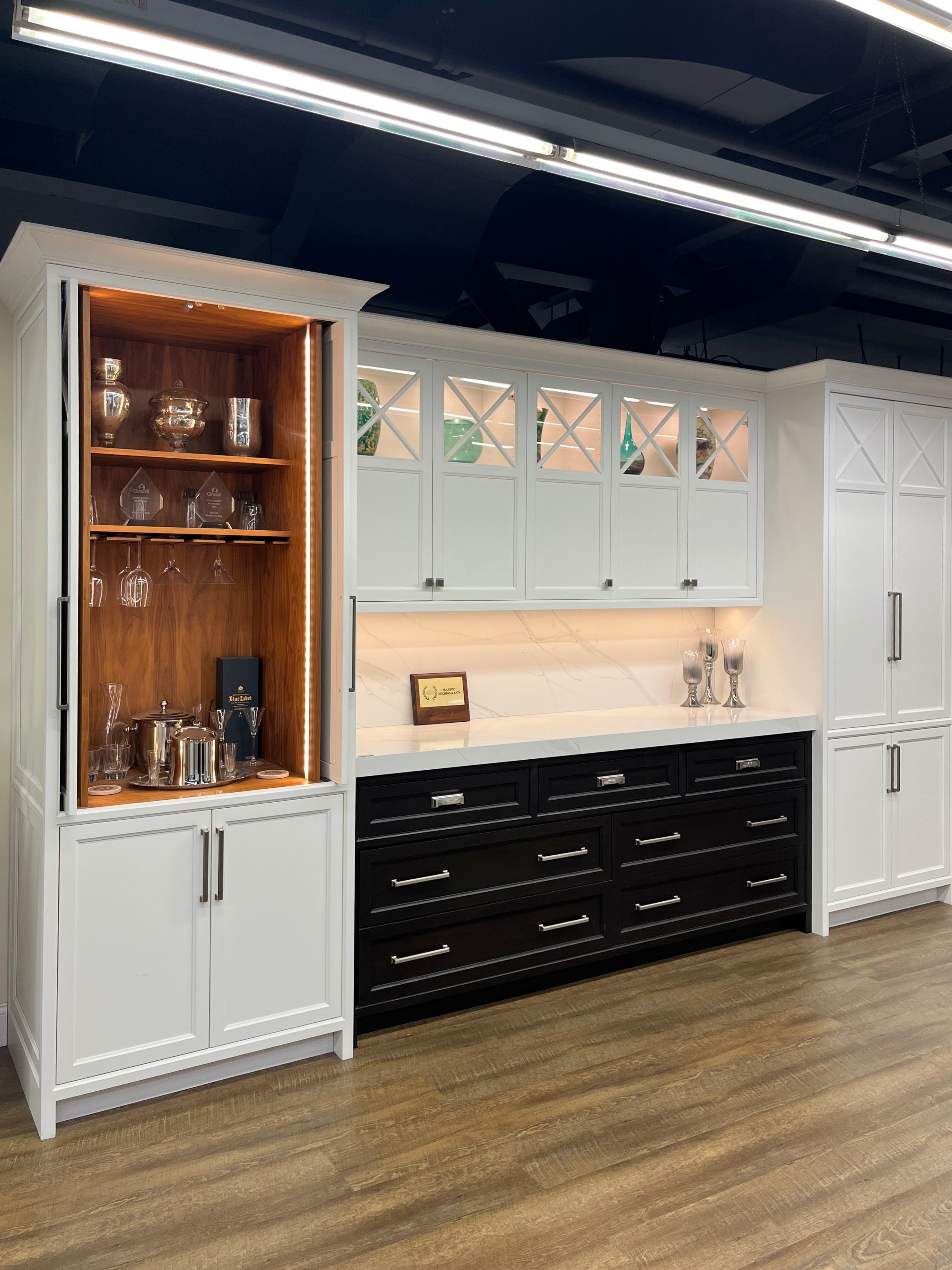 Grabill Transitional White & Black Dry Bar White Quartz Countertops