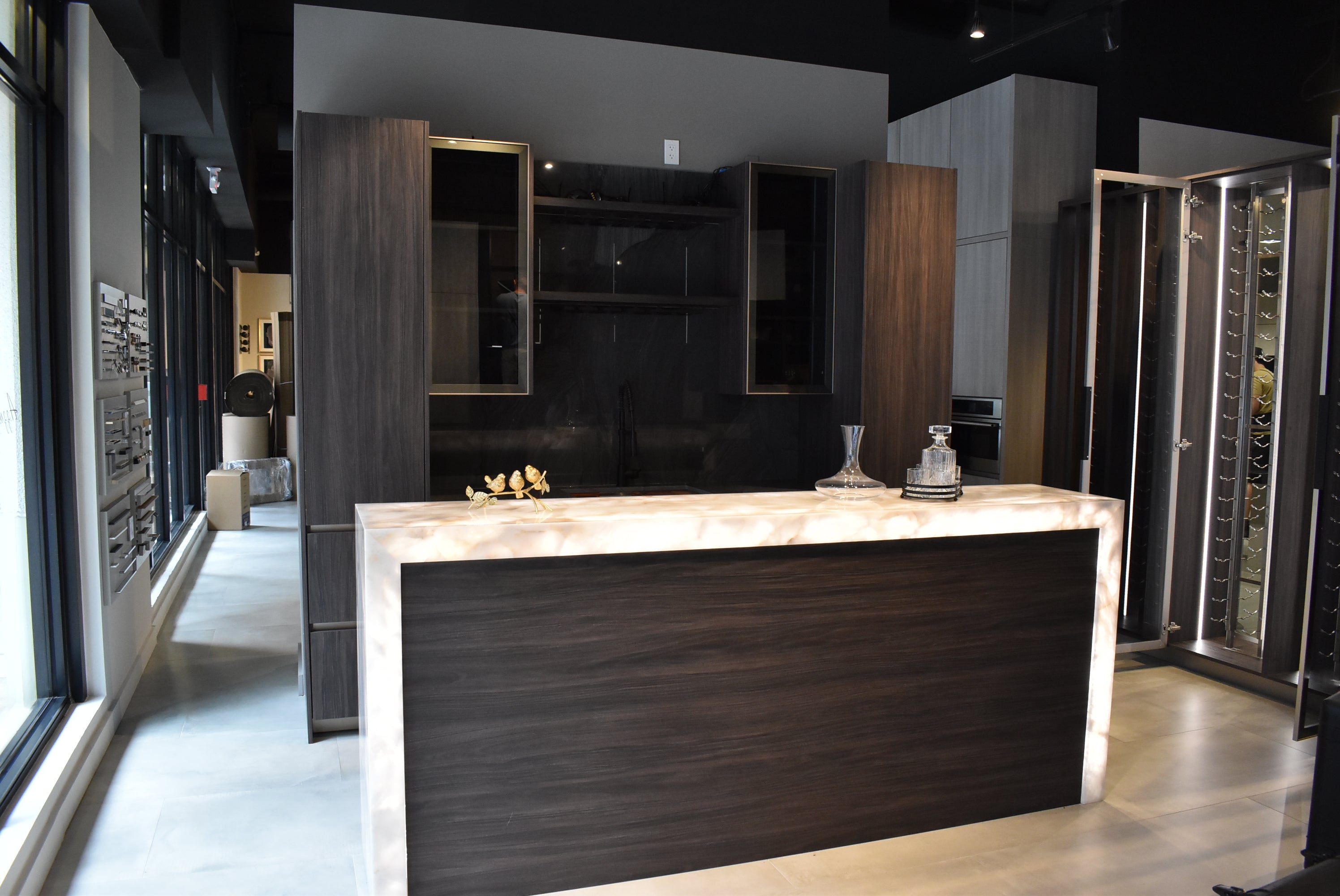 Azzurri Casa Modern Wood Paneled Wet Wine Bar with Wine Wall and Onyx Countertops