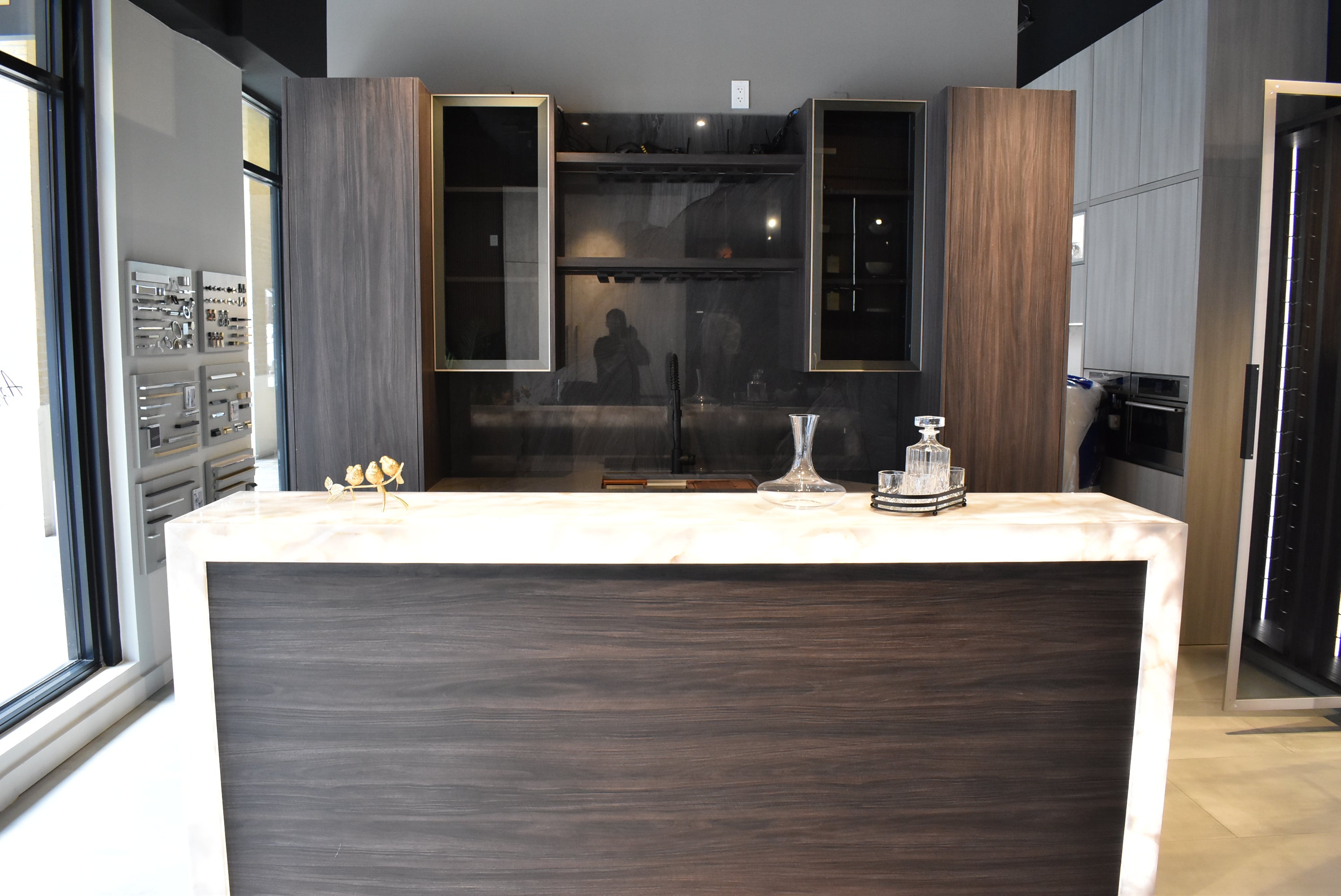 Azzurri Casa Modern Wood Paneled Wet Wine Bar with Wine Wall and Onyx Countertops