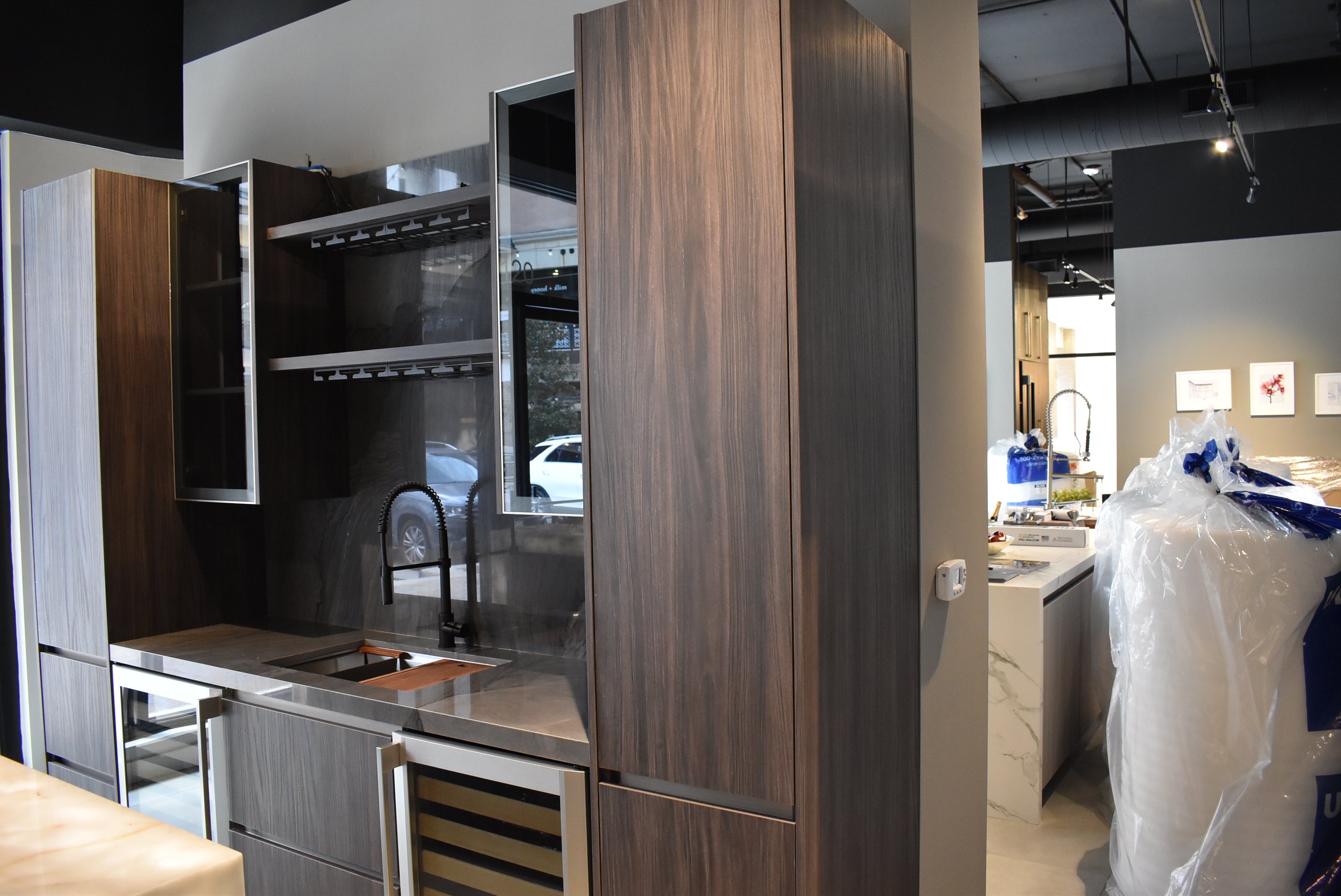 Azzurri Casa Modern Wood Paneled Wet Wine Bar with Wine Wall and Onyx Countertops