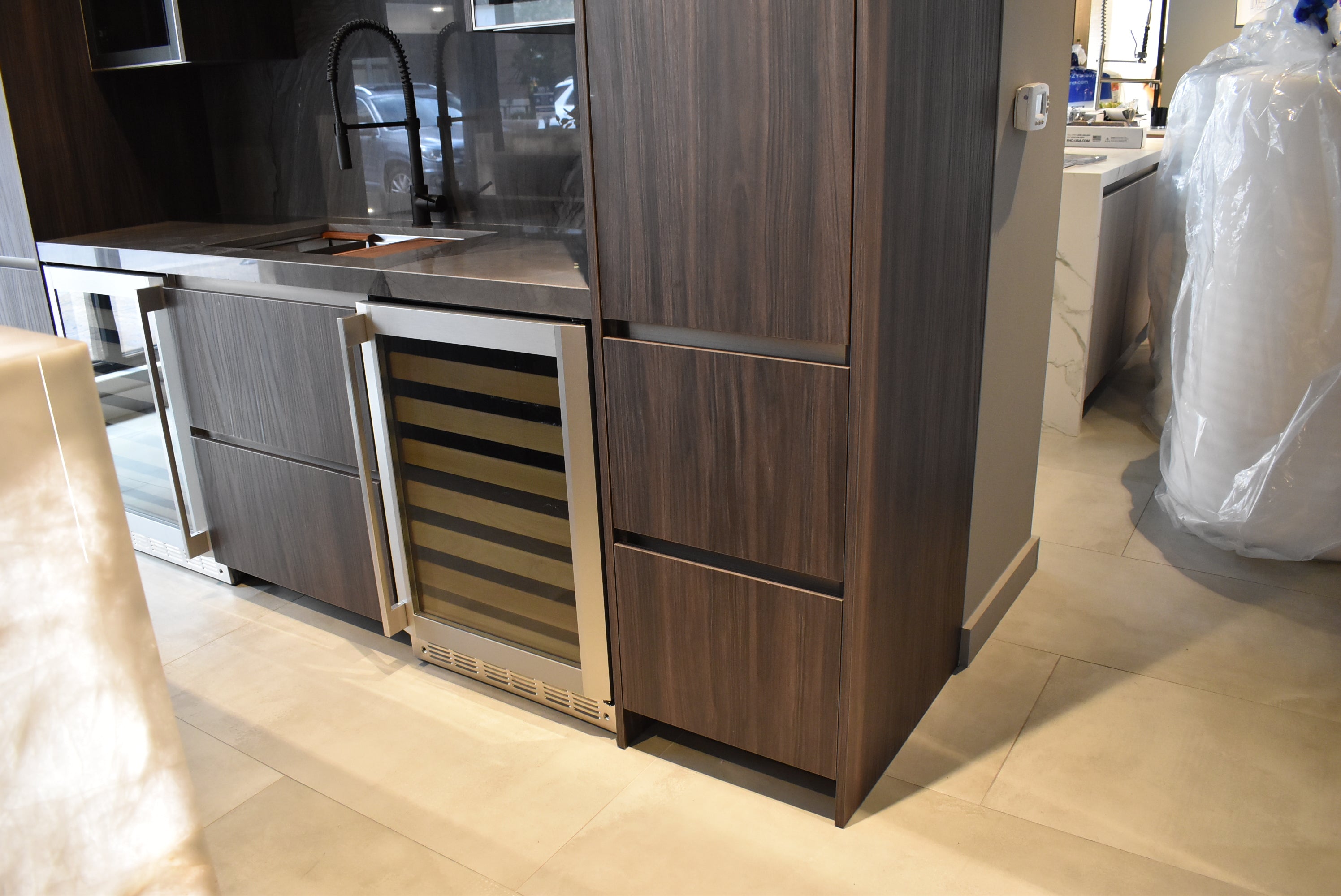 Azzurri Casa Modern Wood Paneled Wet Wine Bar with Wine Wall and Onyx Countertops