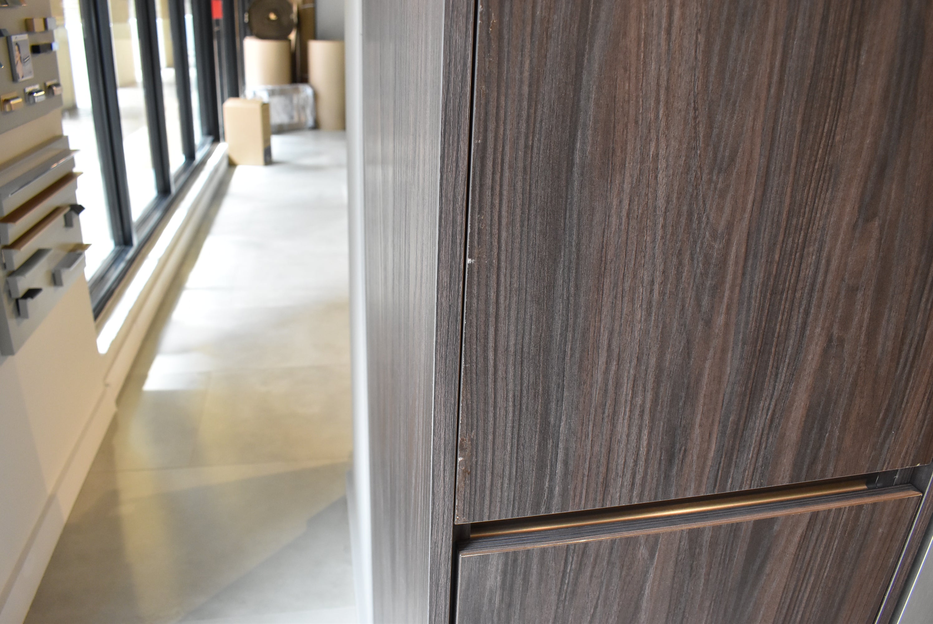 Azzurri Casa Modern Wood Paneled Wet Wine Bar with Wine Wall and Onyx Countertops