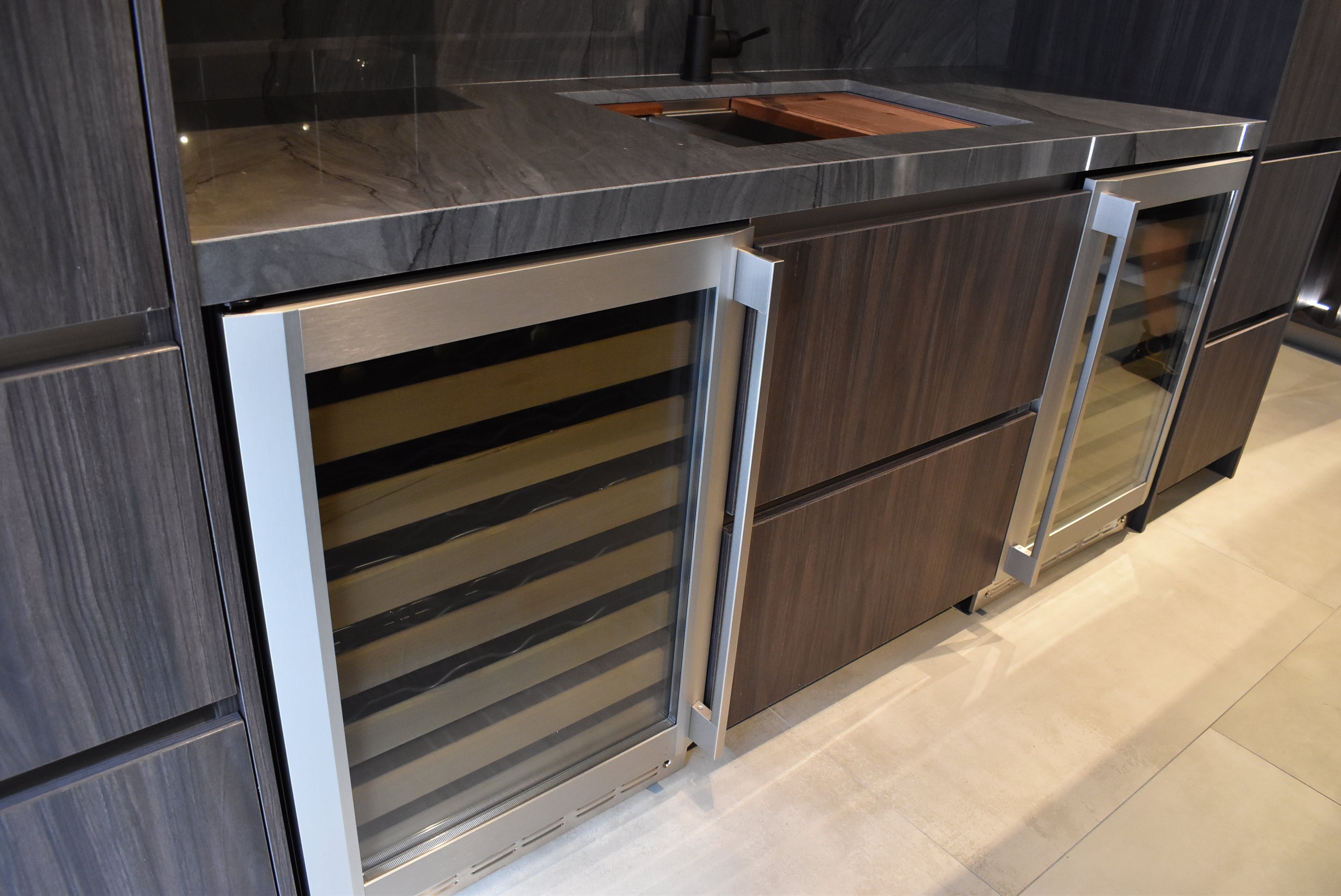 Azzurri Casa Modern Wood Paneled Wet Wine Bar with Wine Wall and Onyx Countertops