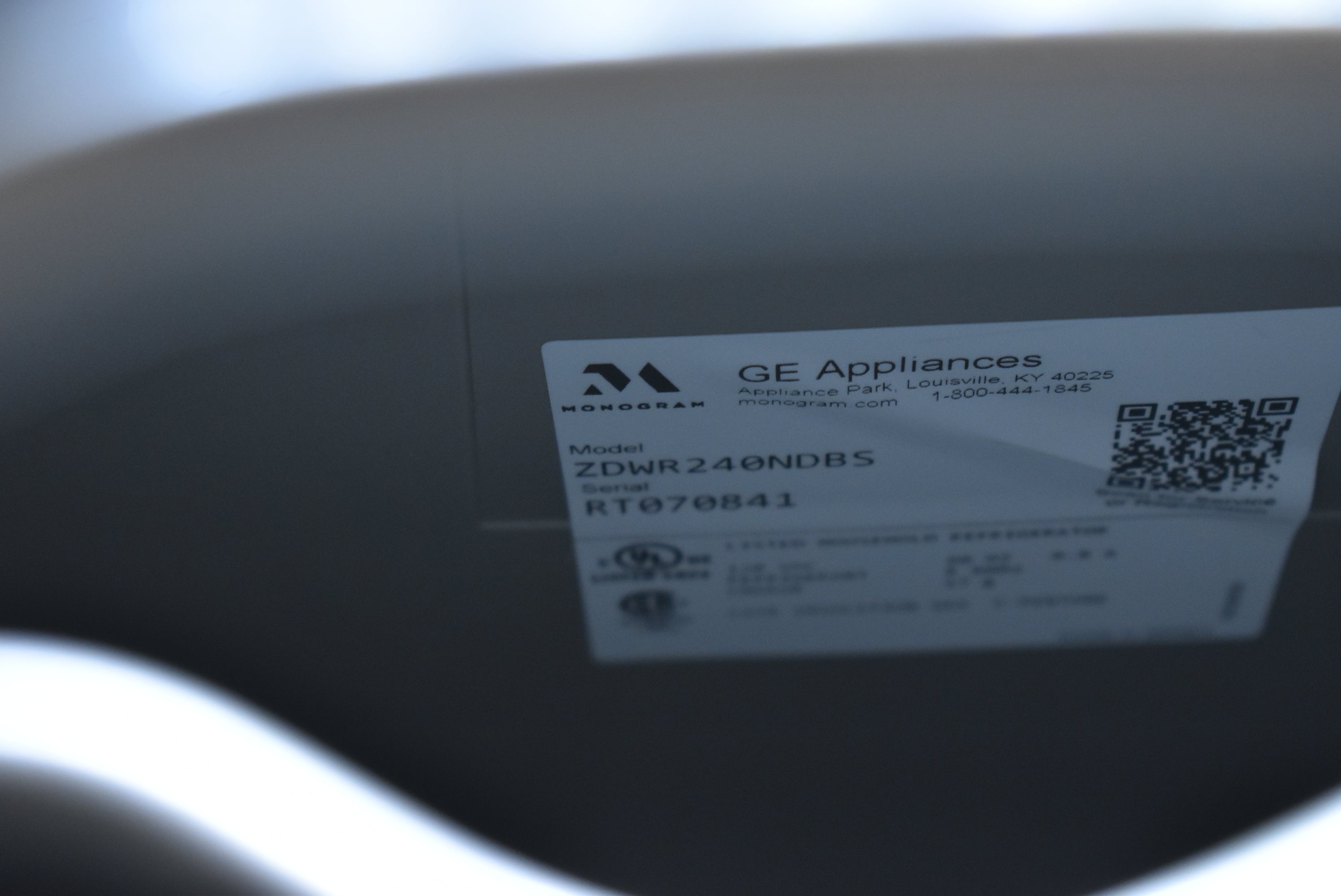 Azzurri Casa Modern Wood Paneled Wet Wine Bar with Wine Wall and Onyx Countertops