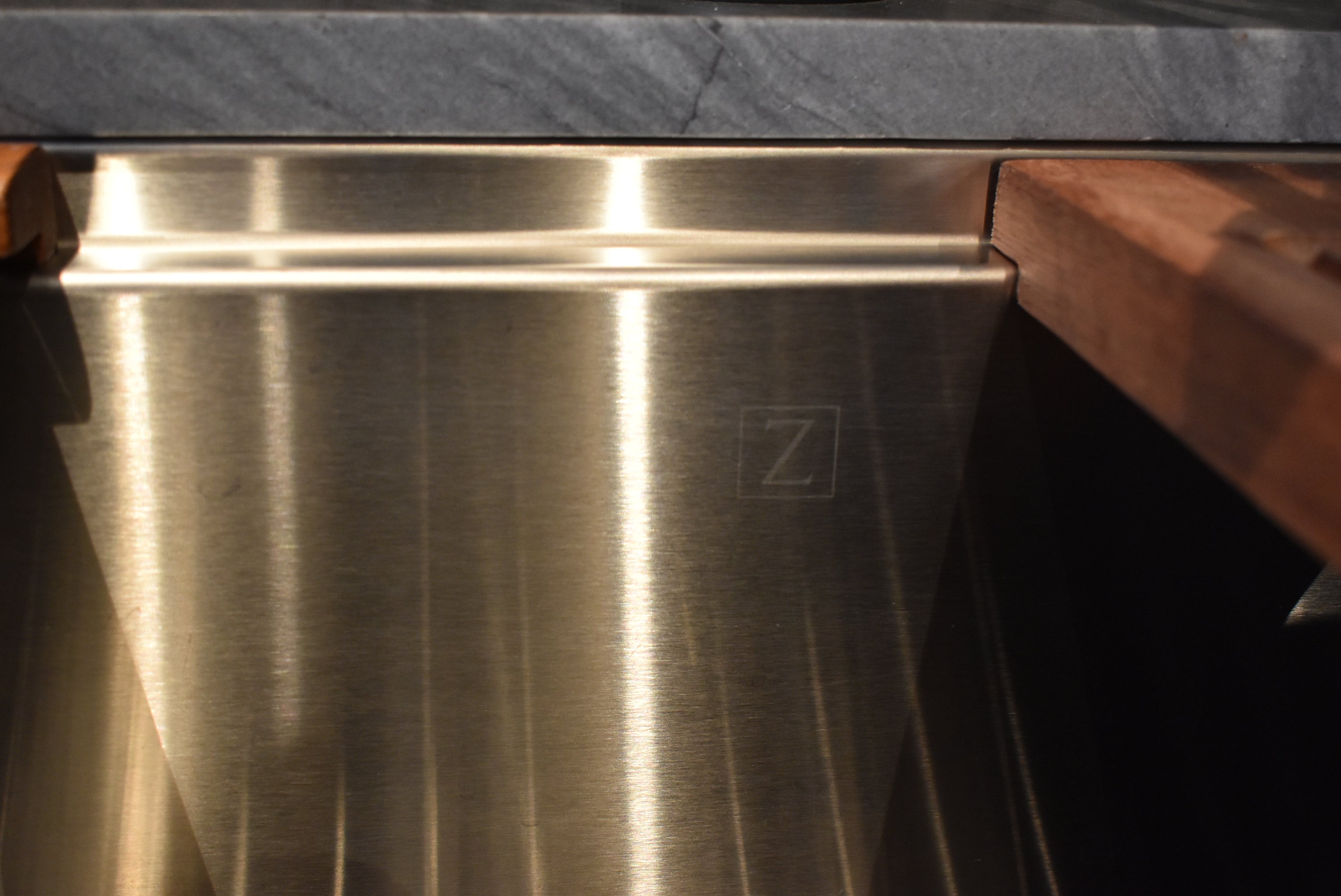 Azzurri Casa Modern Wood Paneled Wet Wine Bar with Wine Wall and Onyx Countertops