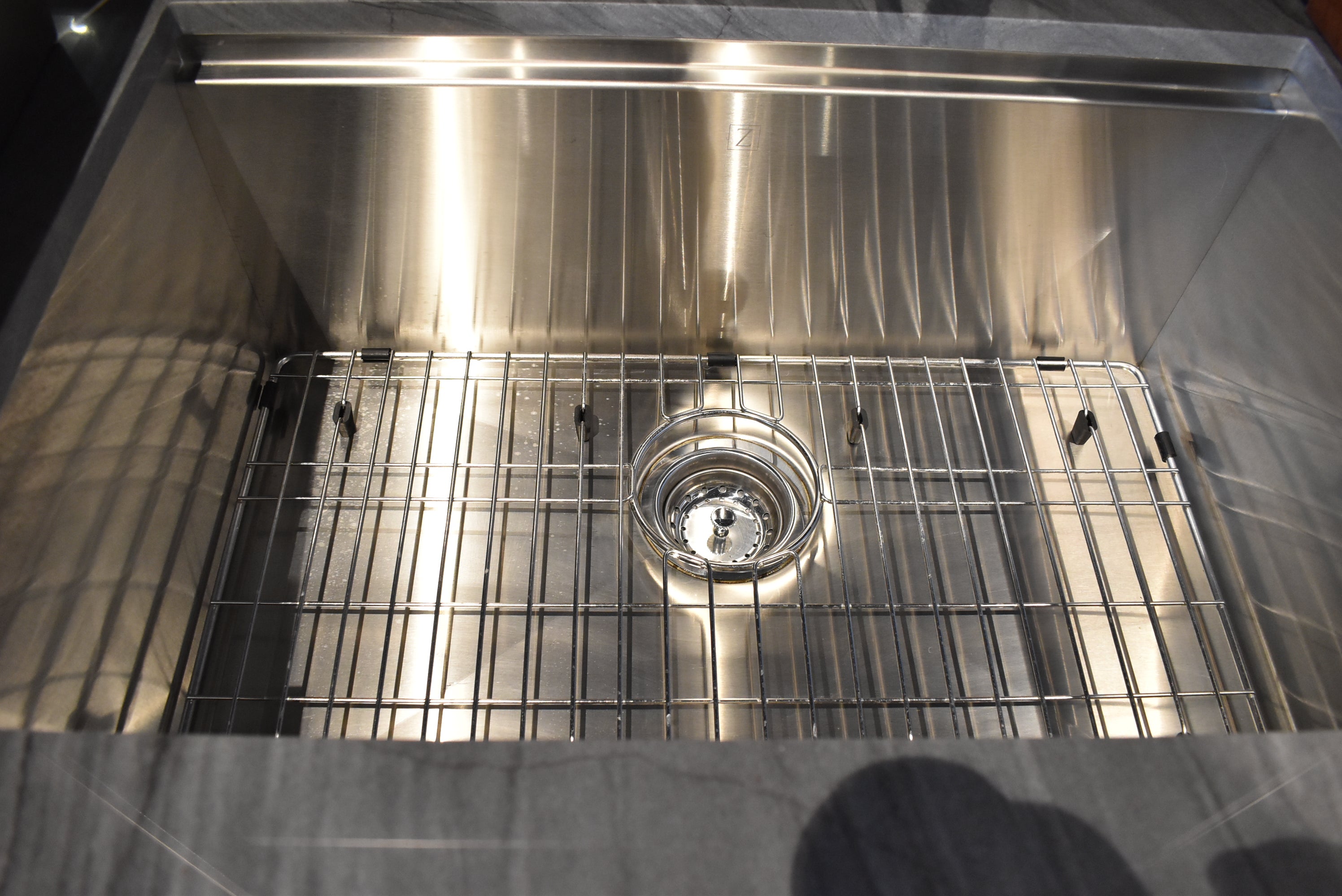 Azzurri Casa Modern Wood Paneled Wet Wine Bar with Wine Wall and Onyx Countertops