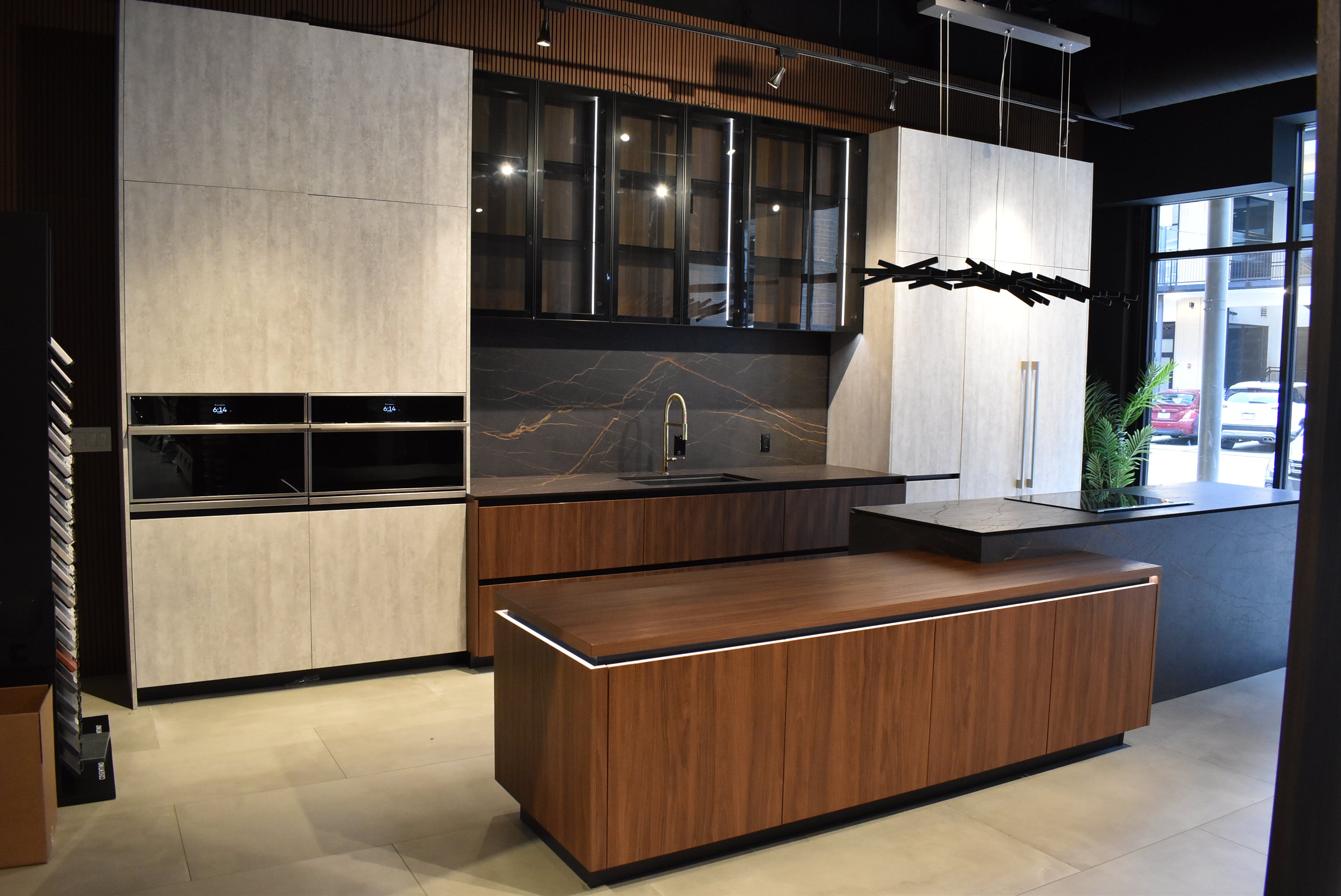 Azzurri Casa Dubai Style Modern Kitchen with Dekton Countertops and Monogram Appliances