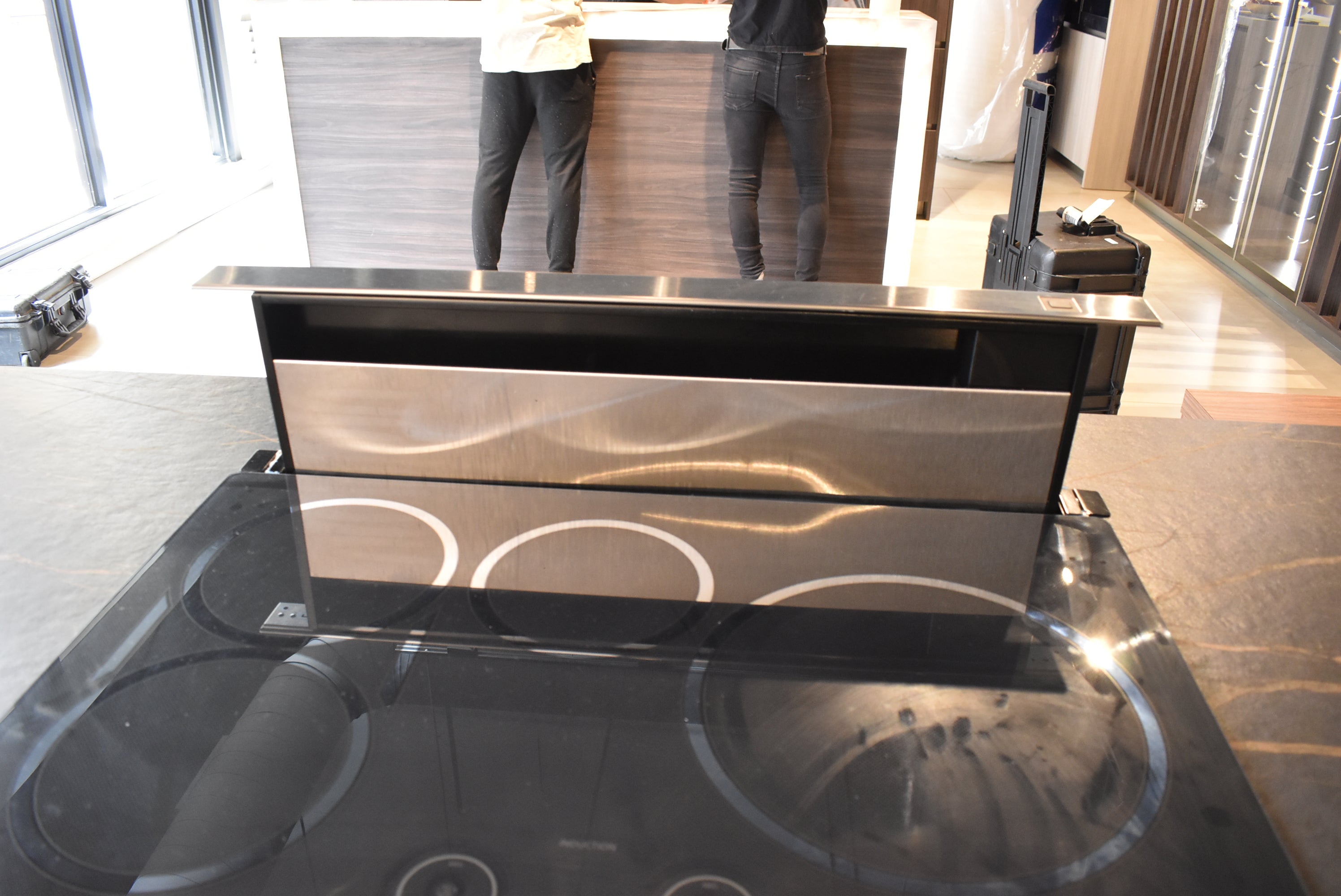 Azzurri Casa Dubai Style Modern Kitchen with Dekton Countertops and Monogram Appliances