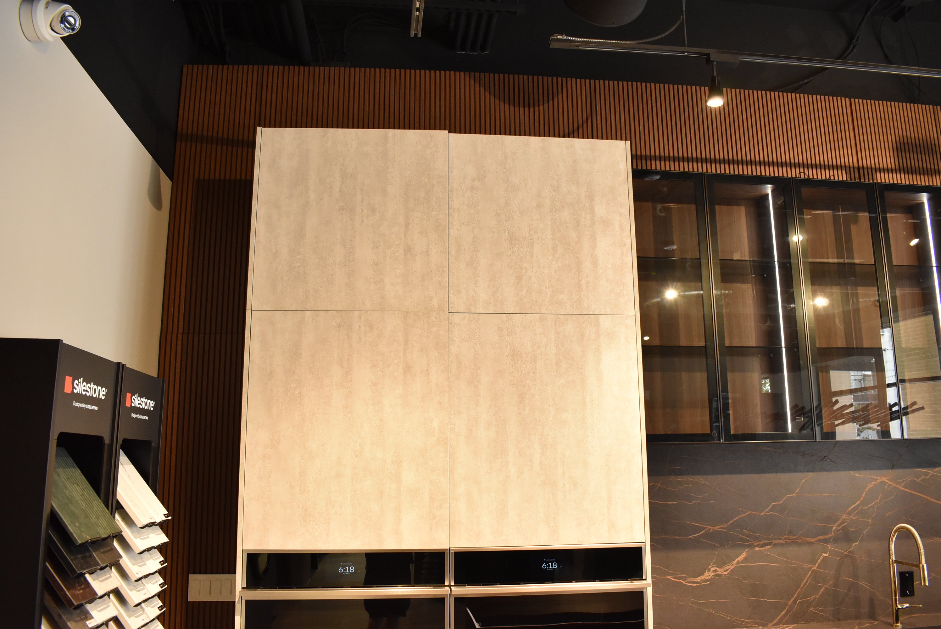 Azzurri Casa Dubai Style Modern Kitchen with Dekton Countertops and Monogram Appliances