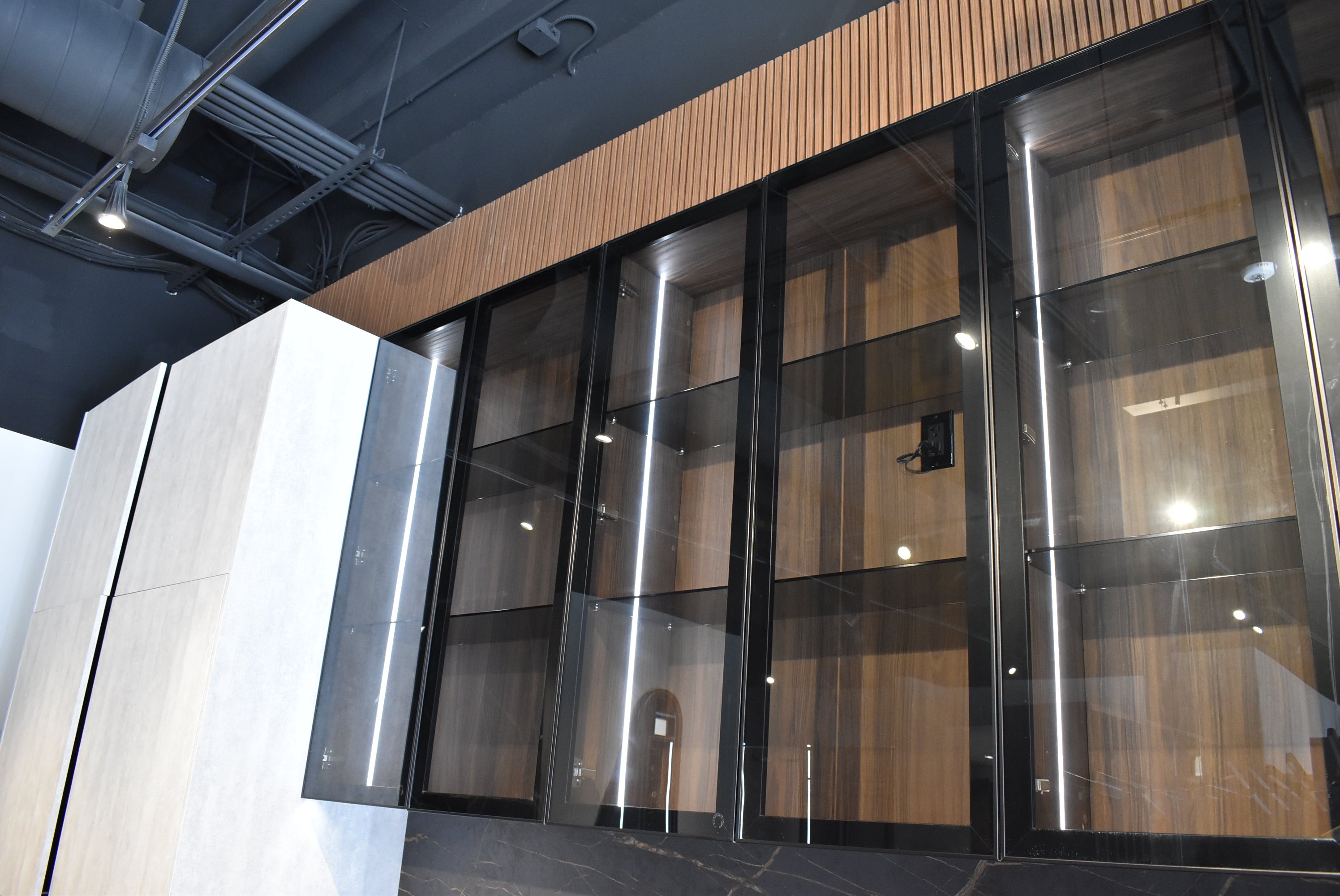 Azzurri Casa Dubai Style Modern Kitchen with Dekton Countertops and Monogram Appliances