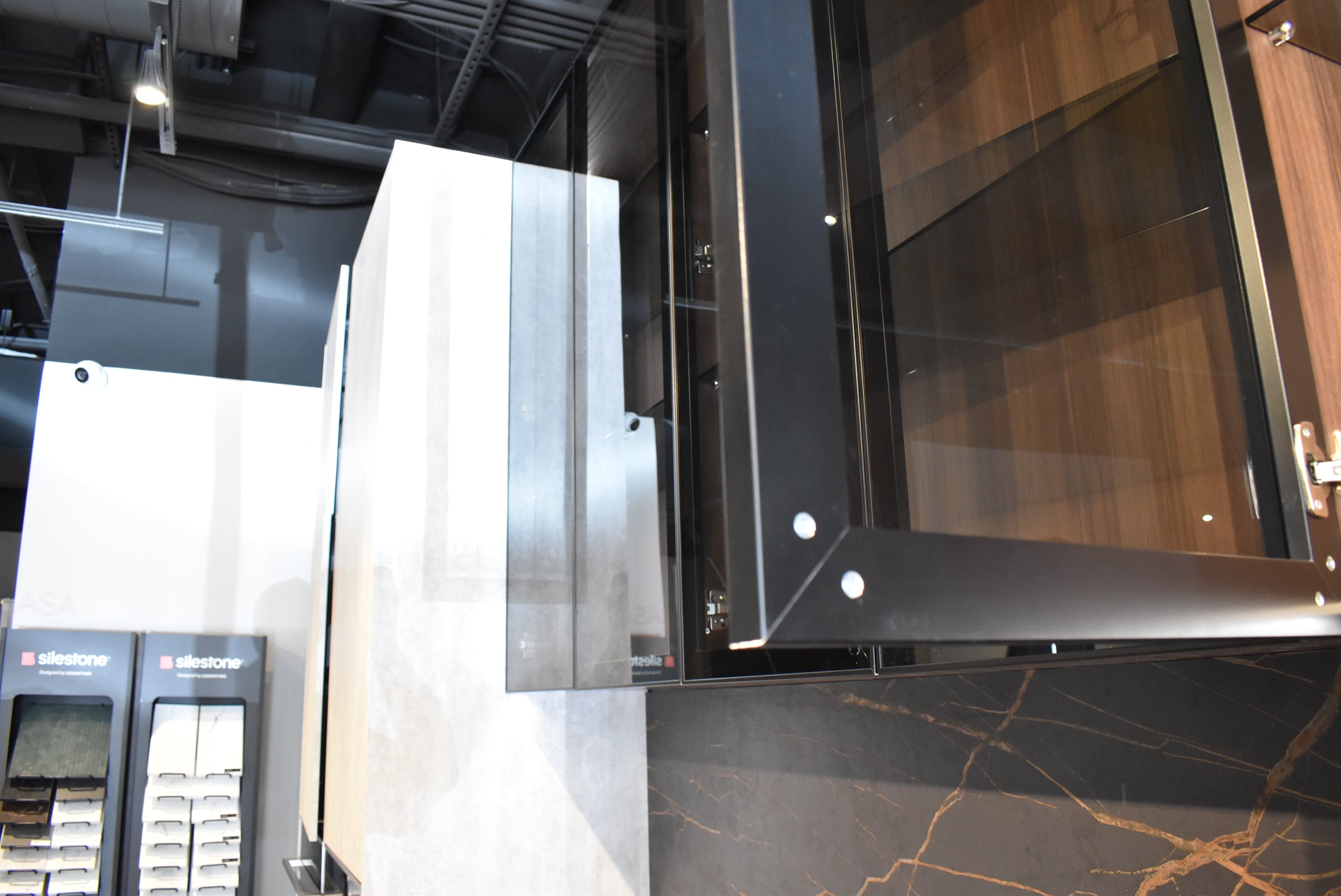 Azzurri Casa Dubai Style Modern Kitchen with Dekton Countertops and Monogram Appliances