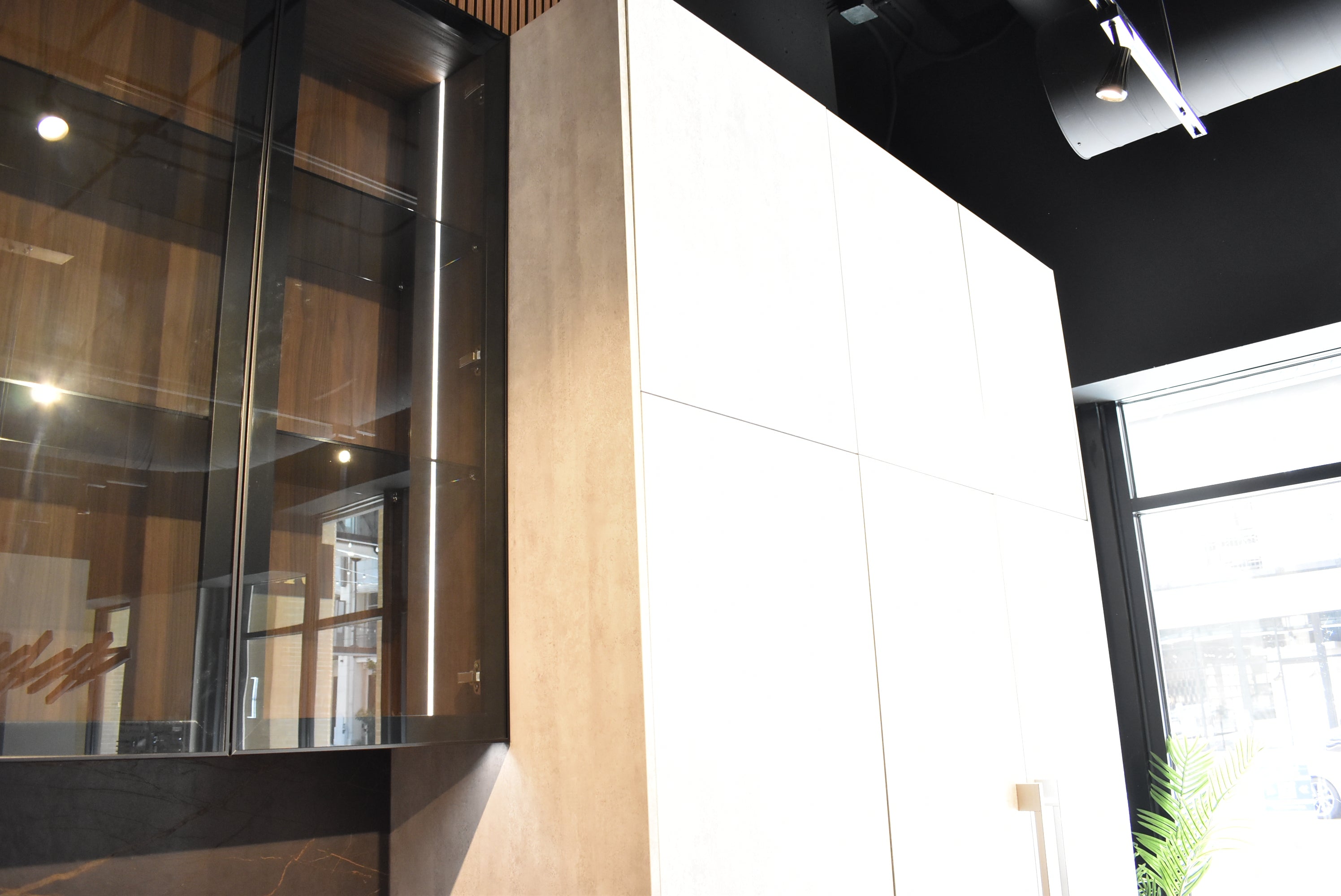 Azzurri Casa Dubai Style Modern Kitchen with Dekton Countertops and Monogram Appliances