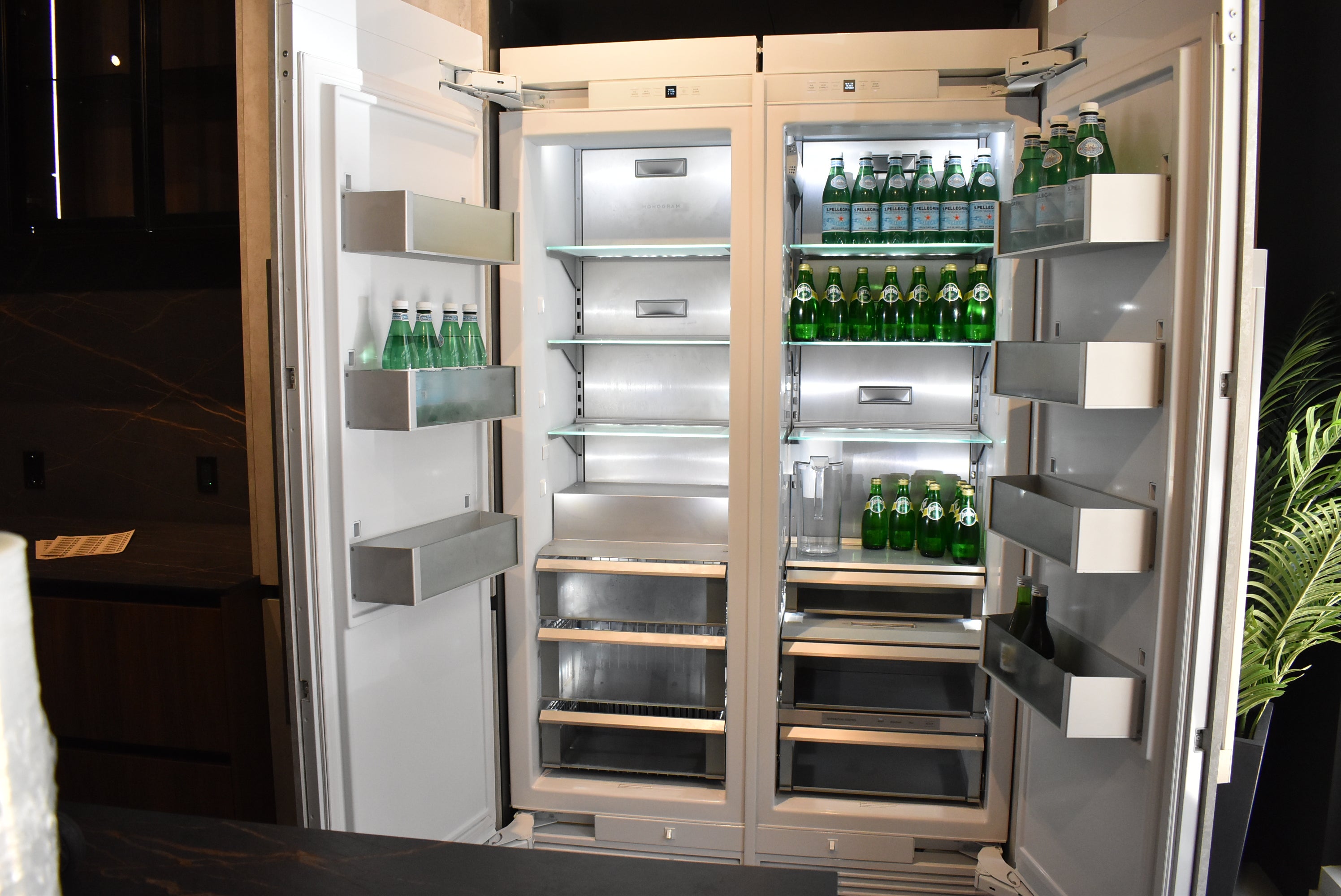 Azzurri Casa Dubai Style Modern Kitchen with Dekton Countertops and Monogram Appliances